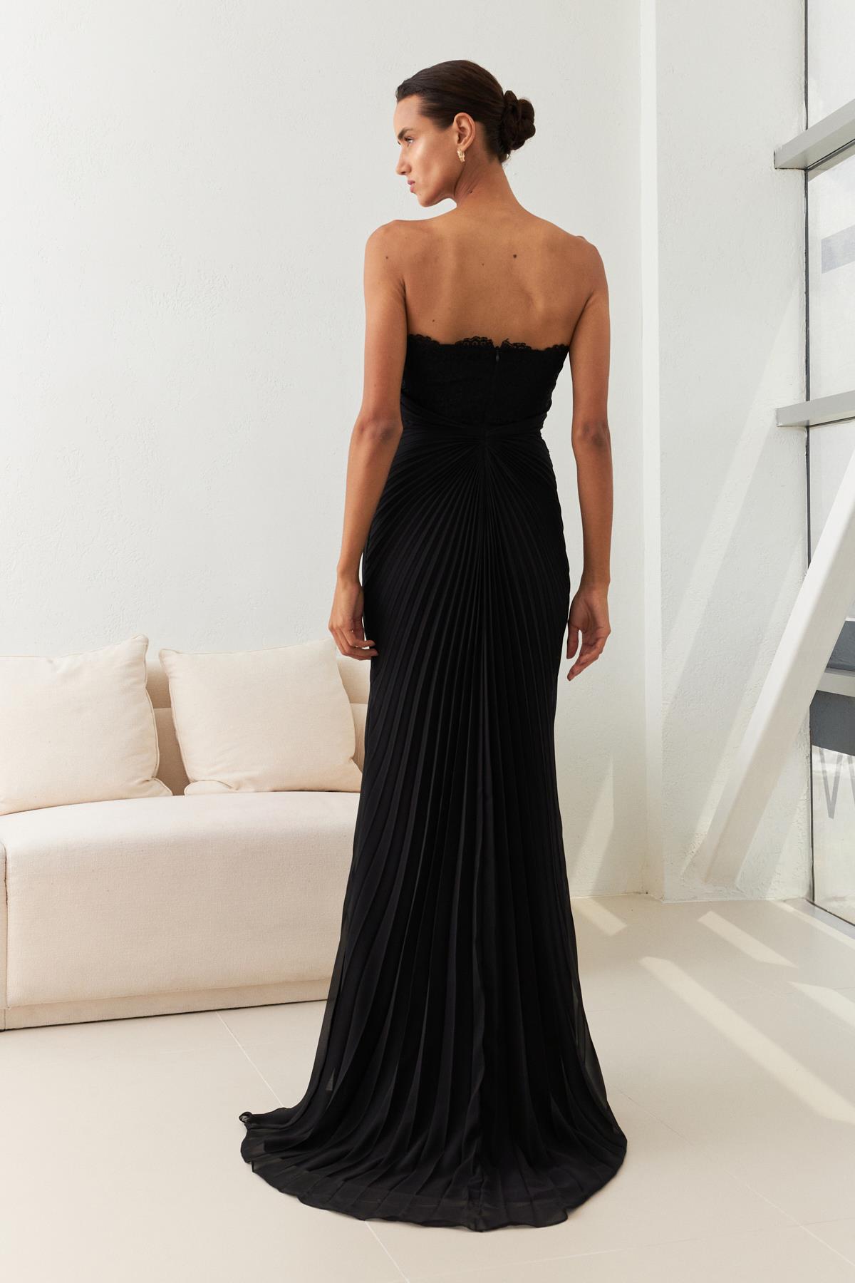 Siyah Straplez Dantel İşlemeli Plise Detaylı Abiye Elbise Kadın Kategorisiz modelleri