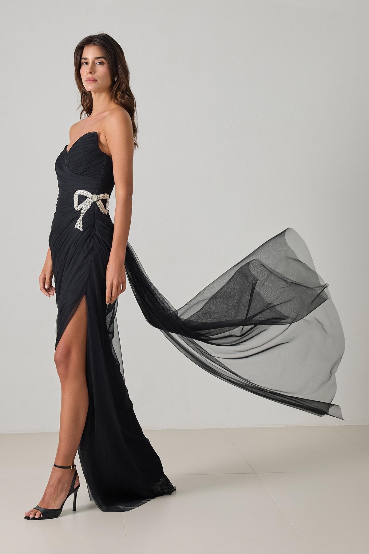 Siyah Tam Kalıp Belden Fiyonk Ve Tül Detaylı Yırtmaçlı Uzun Abiye Elbise Kadın Abiye Elbise modelleri