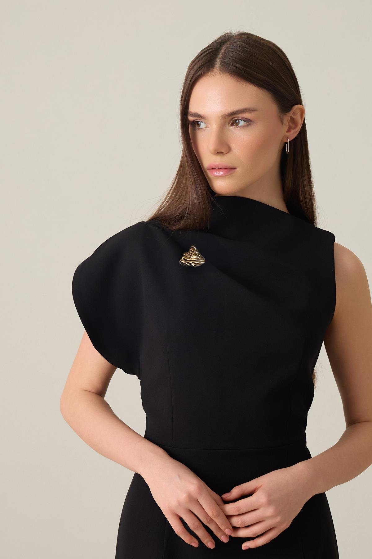 Siyah Tek Omuz Detaylı Tam Kalıp Midi Boy Elbise Kadın Günlük Elbise modelleri