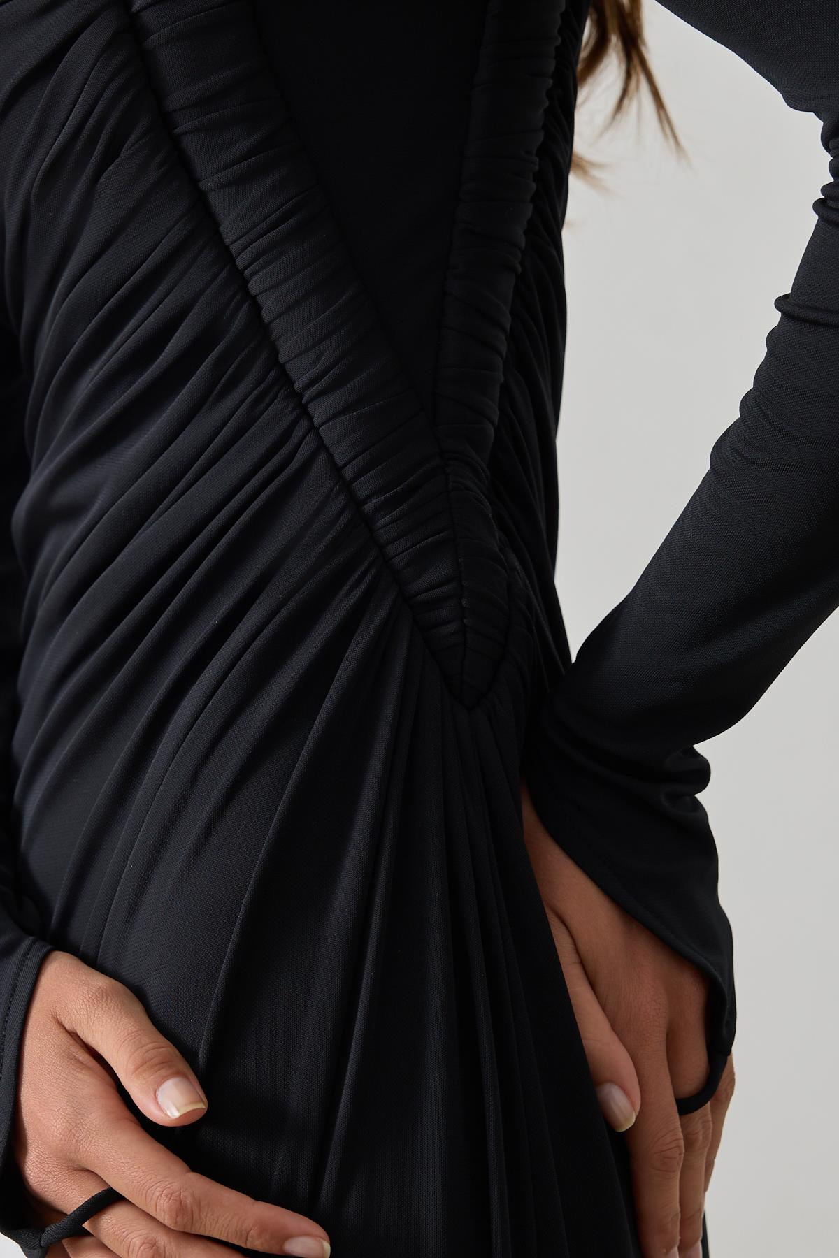 Siyah Tek Omuz Giyilebilir Kol Detaylı Yandan Yırtmaçlı Uzun Abiye Elbise Kadın Abiye Elbise modelleri