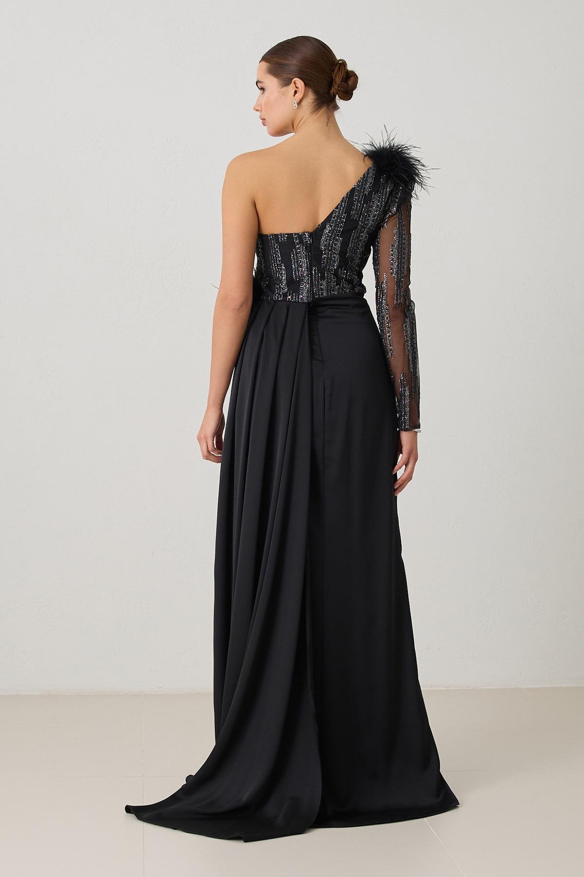 Siyah Tek Omuz Parıltı Ve Tüy Detaylı Uzun Abiye Elbise Kadın Abiye Elbise modelleri
