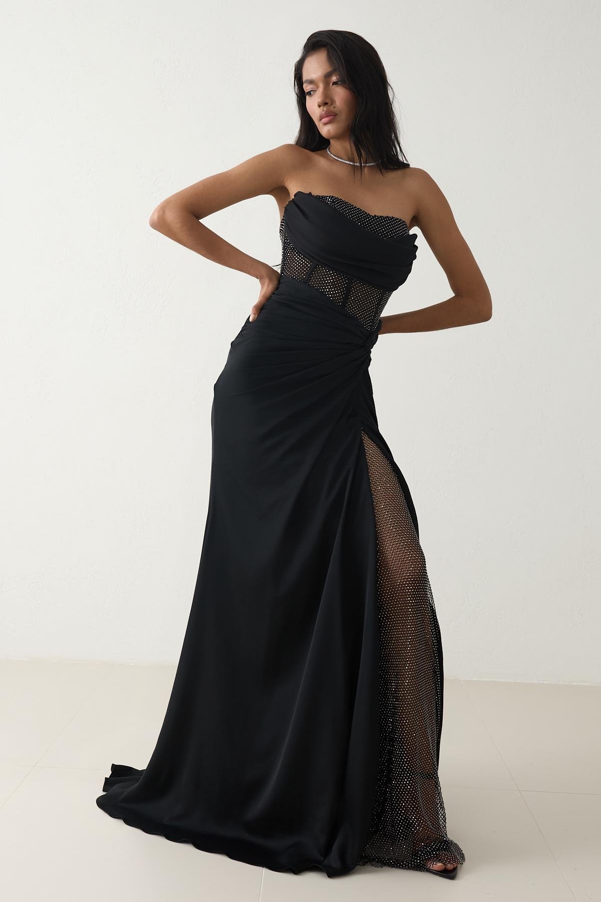 Siyah Transparan Büzgü Detaylı İnce Askılı Uzun Abiye Elbise Kadın Abiye Elbise modelleri