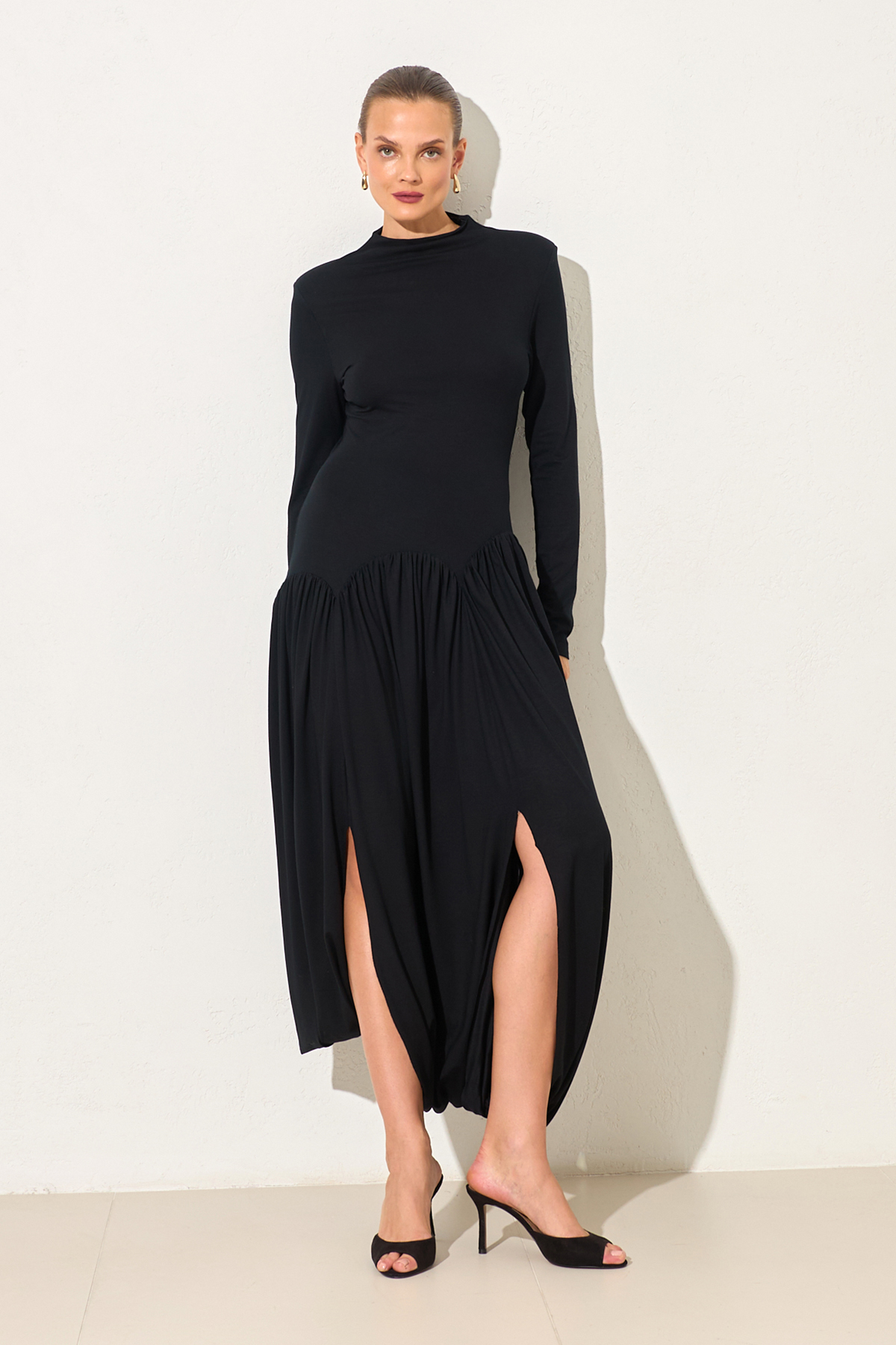 Siyah Uzun Kollu Bel Ve Etek Detaylı Midi Boy Elbise Kadın Günlük Elbise modelleri
