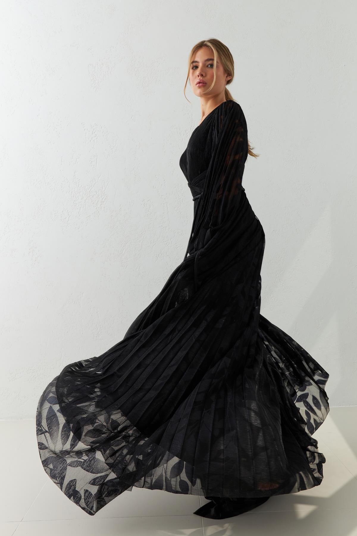 Siyah V Yaka Belden Bağlama Detaylı Dökümlü Midi Boy Uzun Kollu Elbise Kadın Kategorisiz modelleri