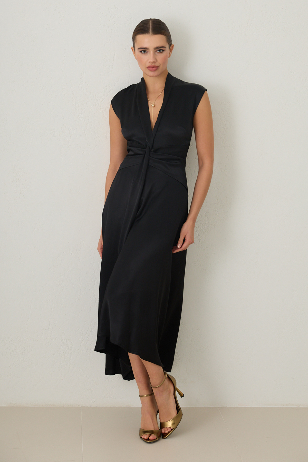 Siyah V Yaka Belden Detaylı Midi Boy Kolsuz Elbise Kadın Günlük Elbise modelleri