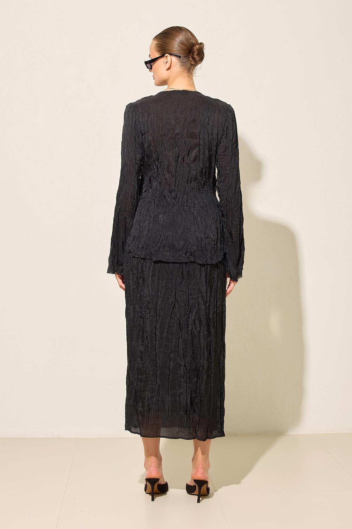 Siyah V Yaka Rahat Kesim Tam Kalıp Uzun Kollu Bluz Kadın Kategorisiz modelleri