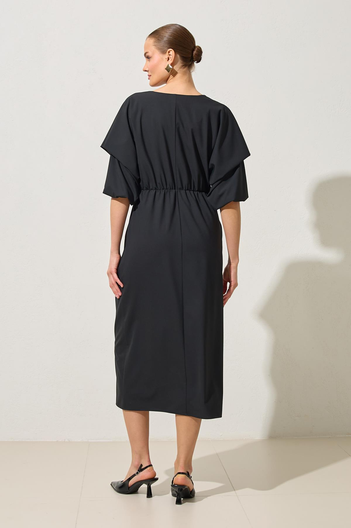 Siyah Yaka Ve Kol Detaylı Midi Boy Elbise Kadın Günlük Elbise modelleri