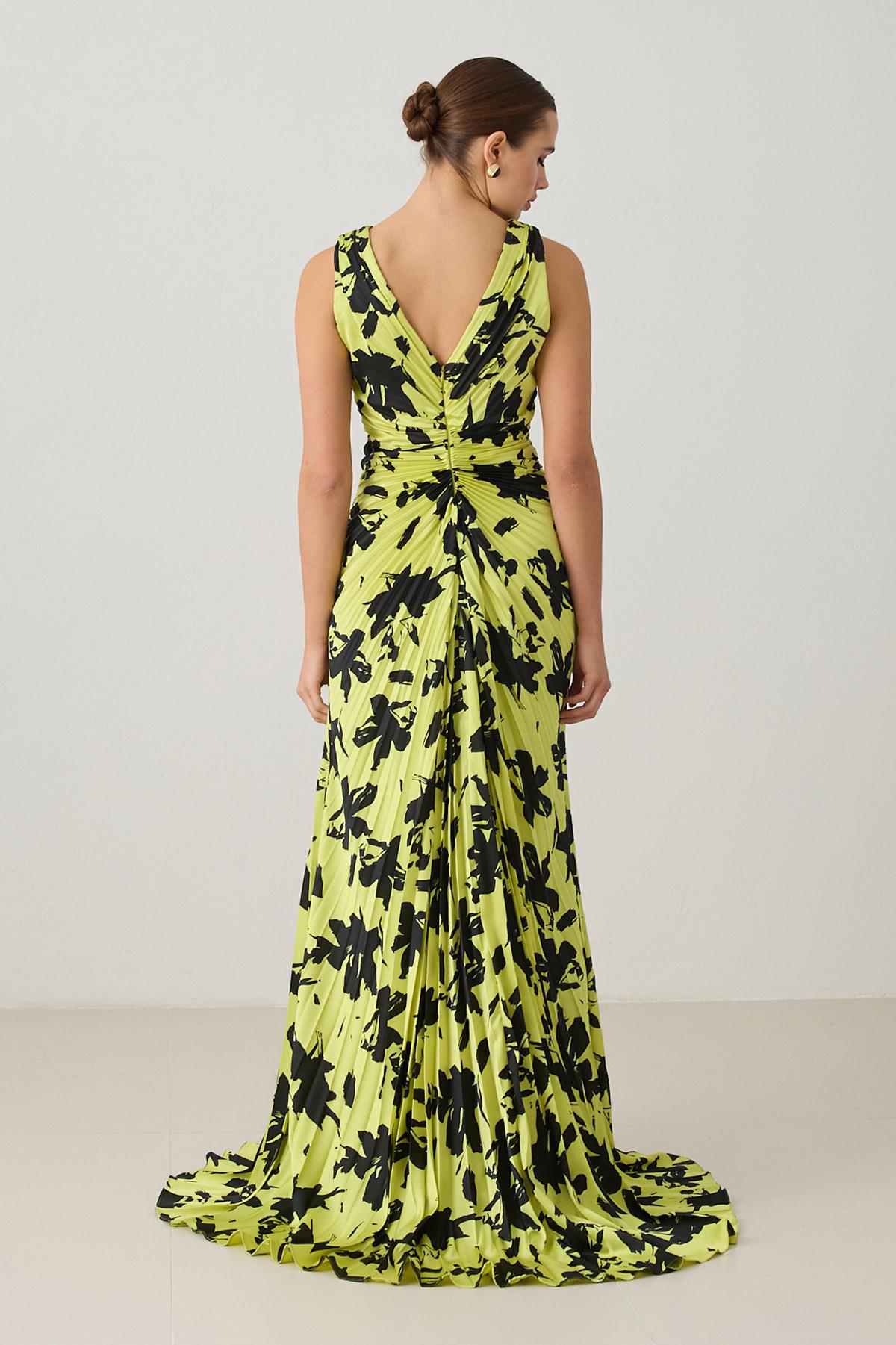 Siyah-Yeşil Asimetrik Yaka Drapeli Kolsuz Uzun Boy Abiye Elbise Kadın Kategorisiz modelleri