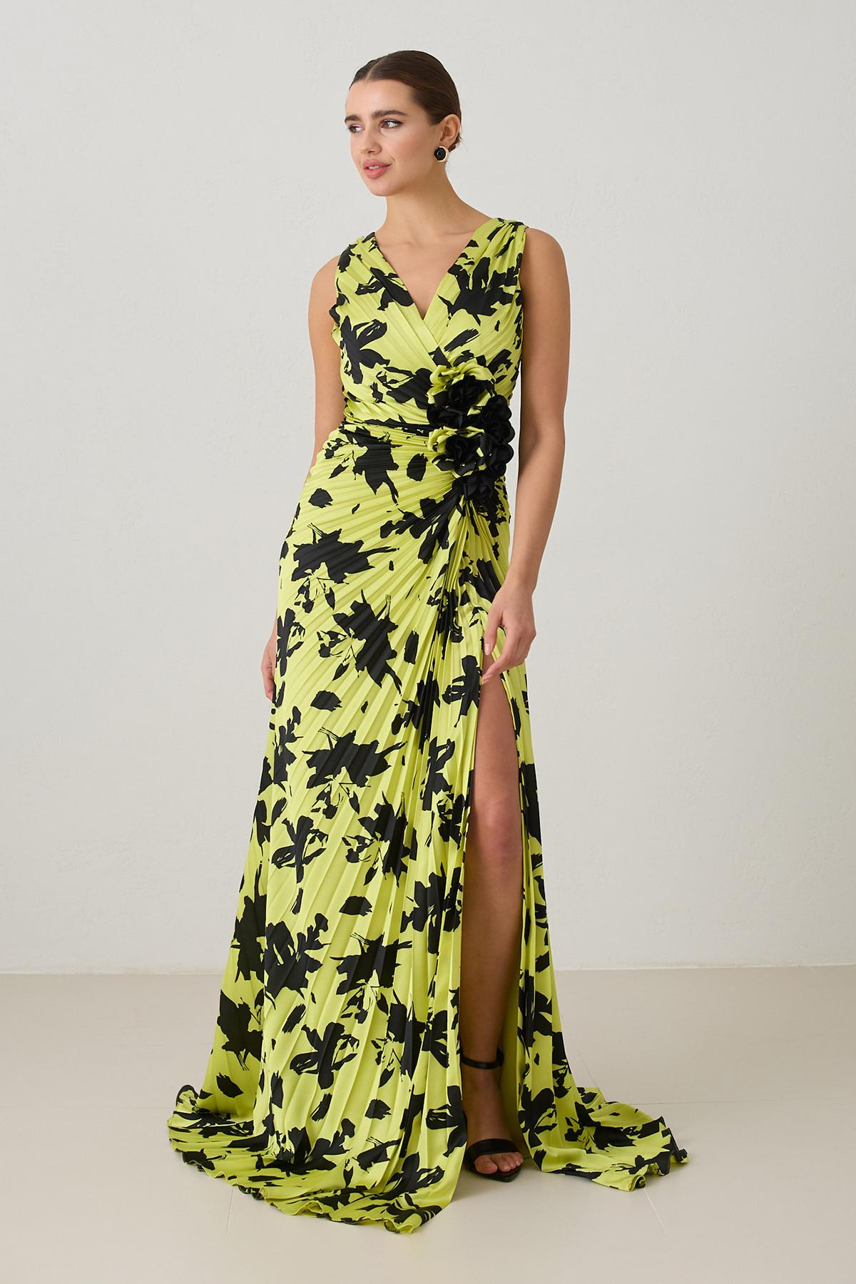 Siyah-Yeşil Asimetrik Yaka Drapeli Kolsuz Uzun Boy Abiye Elbise Kadın Kategorisiz modelleri