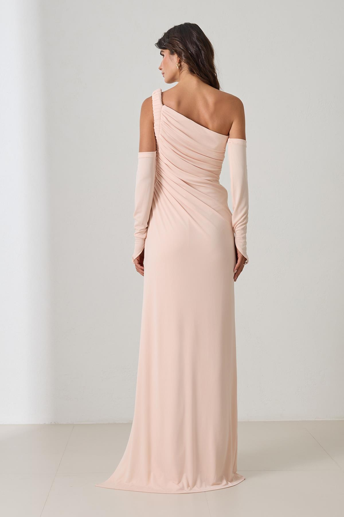 Somon Tek Omuz Giyilebilir Kol Detaylı Yandan Yırtmaçlı Uzun Abiye Elbise Kadın Abiye Elbise modelleri