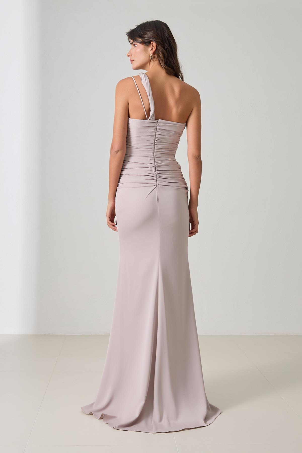 Taş Tek Omuz Askı Detaylı Drapeli Tam Kalıp Uzun Abiye Elbise Kadın Abiye Elbise modelleri