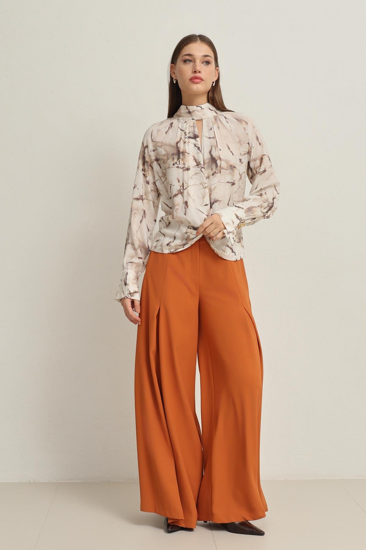 Taş Yakada Pencere Ve Belde Büzgü Detaylı Bluz Kadın Bluz modelleri