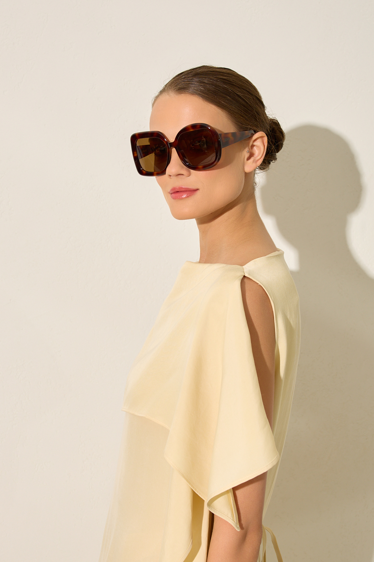 Tereyağ Sarısı Katmanlı Üst Detaylı, Uzun Form Rahat Kesim Elbise Kadın Kategorisiz modelleri