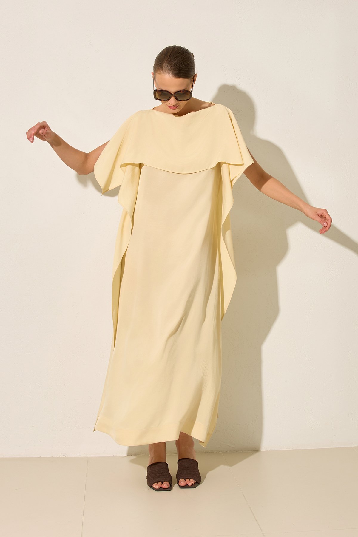 Tereyağ Sarısı Katmanlı Üst Detaylı, Uzun Form Rahat Kesim Elbise Kadın Kategorisiz modelleri