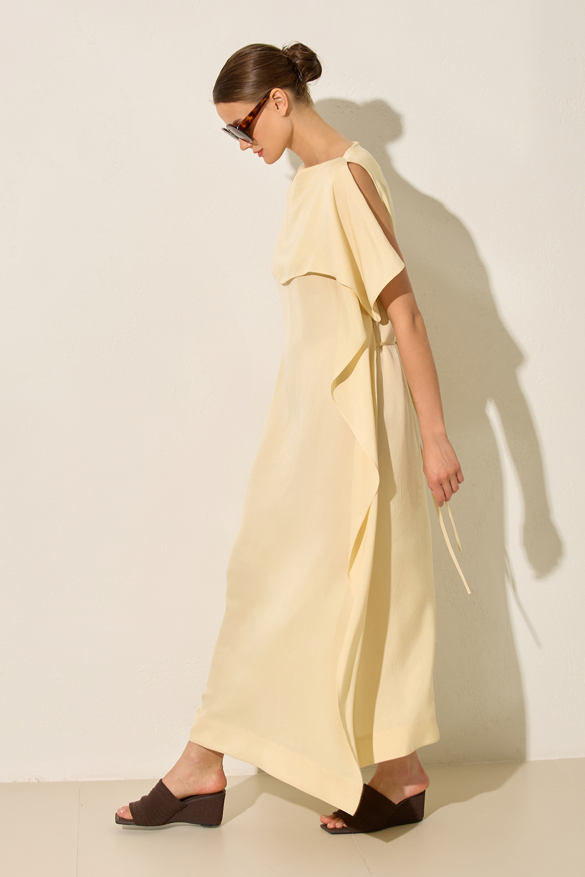 Tereyağ Sarısı Katmanlı Üst Detaylı, Uzun Form Rahat Kesim Elbise Kadın Kategorisiz modelleri