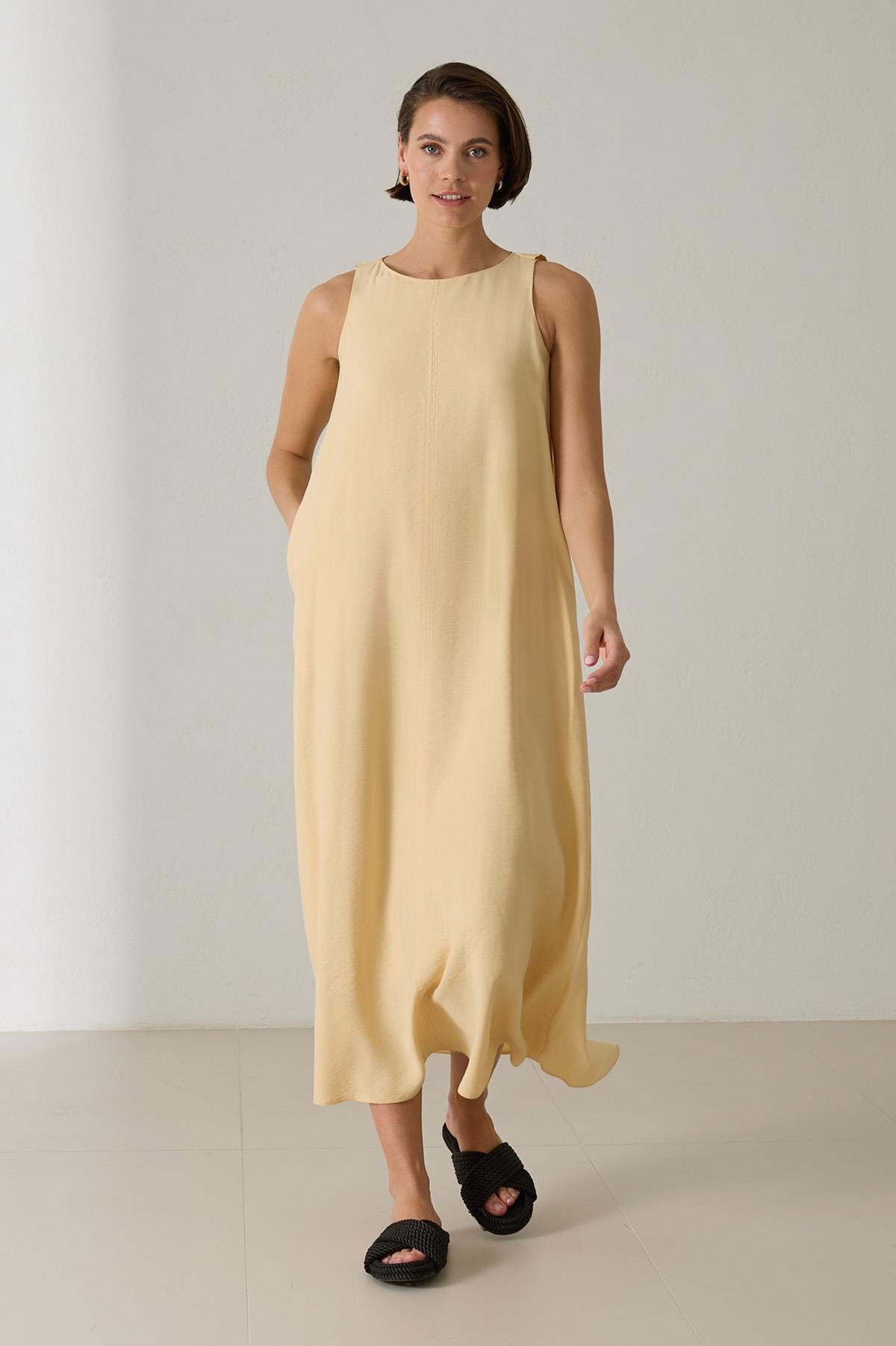 Tereyağ Sarısı Kolsuz Belden Kemer Detaylı Tam Kalıp Uzun Boy Elbise Kadın Kategorisiz modelleri