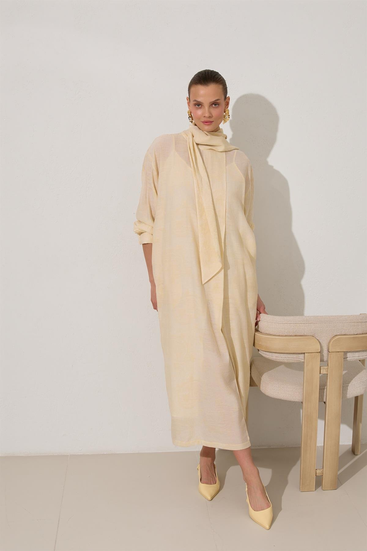 Tereyağ Sarısı Yaka Ve Boyun Detaylı Rahat Kesim Elbise Kadın Günlük Elbise modelleri