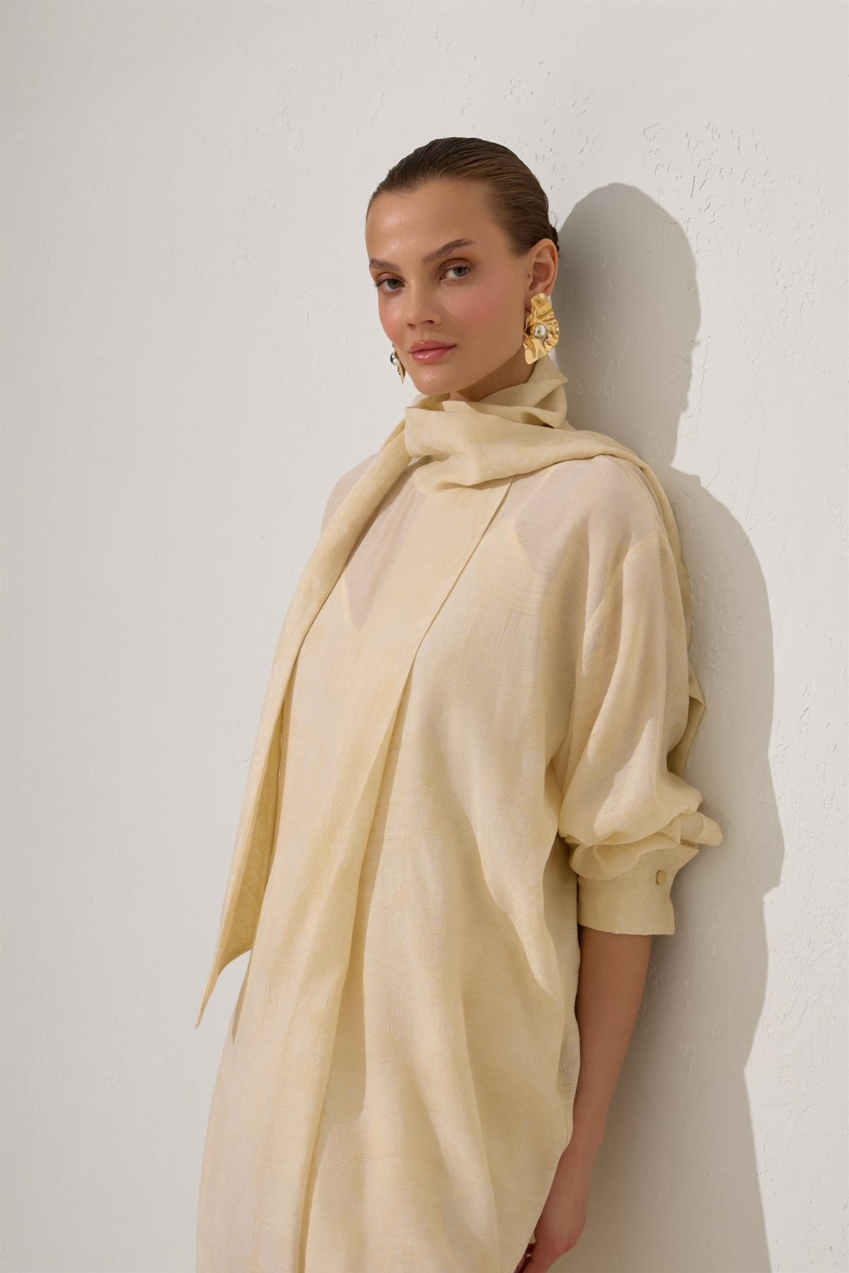 Tereyağ Sarısı Yaka Ve Boyun Detaylı Rahat Kesim Elbise Kadın Günlük Elbise modelleri