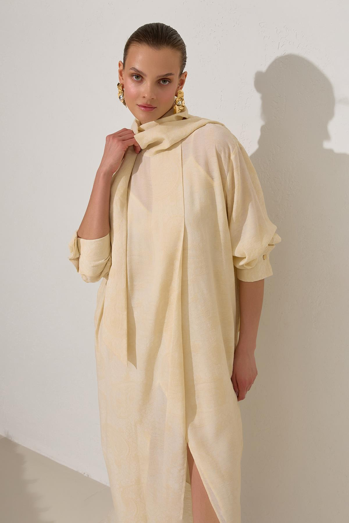 Tereyağ Sarısı Yaka Ve Boyun Detaylı Rahat Kesim Elbise Kadın Günlük Elbise modelleri