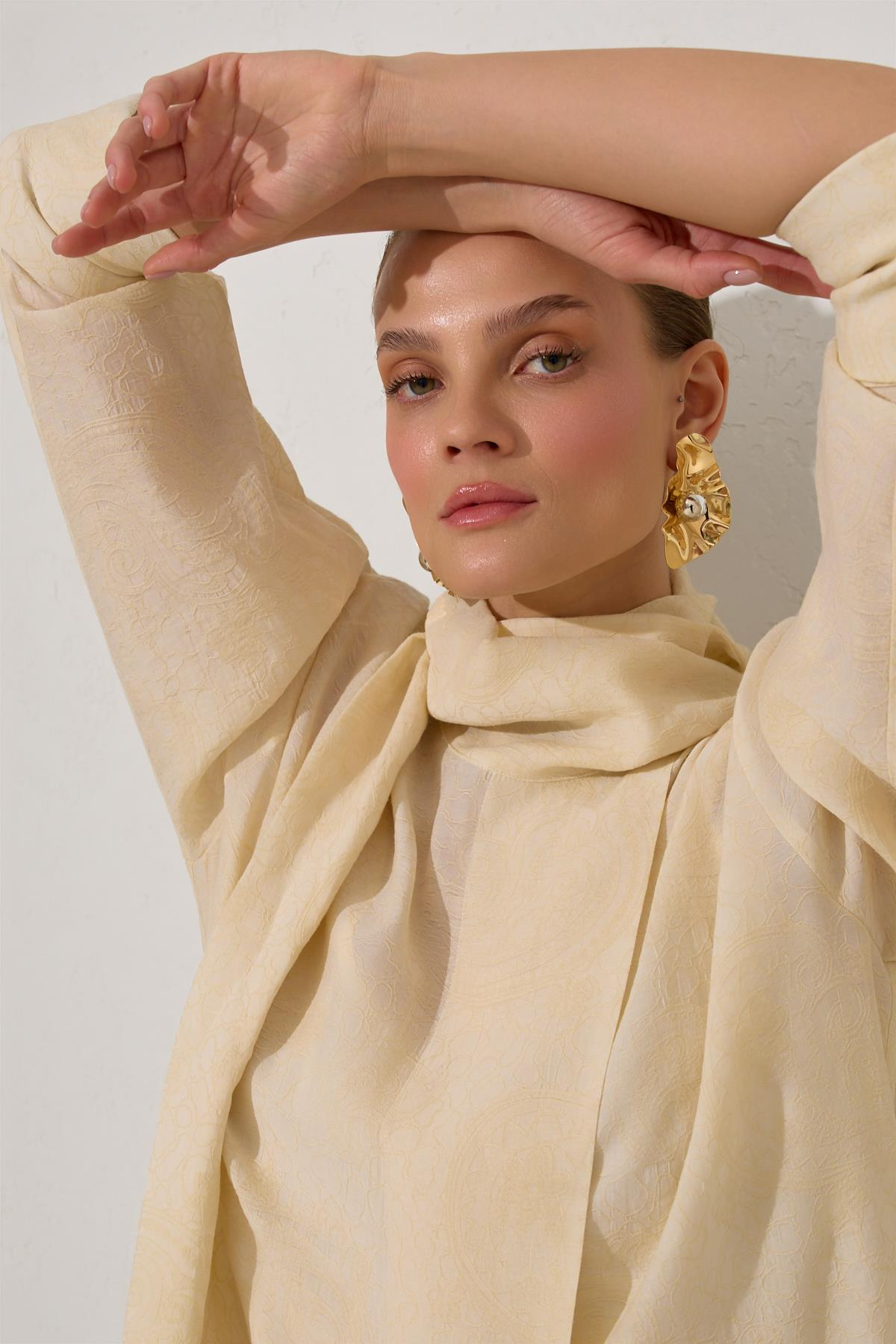 Tereyağ Sarısı Yaka Ve Boyun Detaylı Rahat Kesim Elbise Kadın Günlük Elbise modelleri