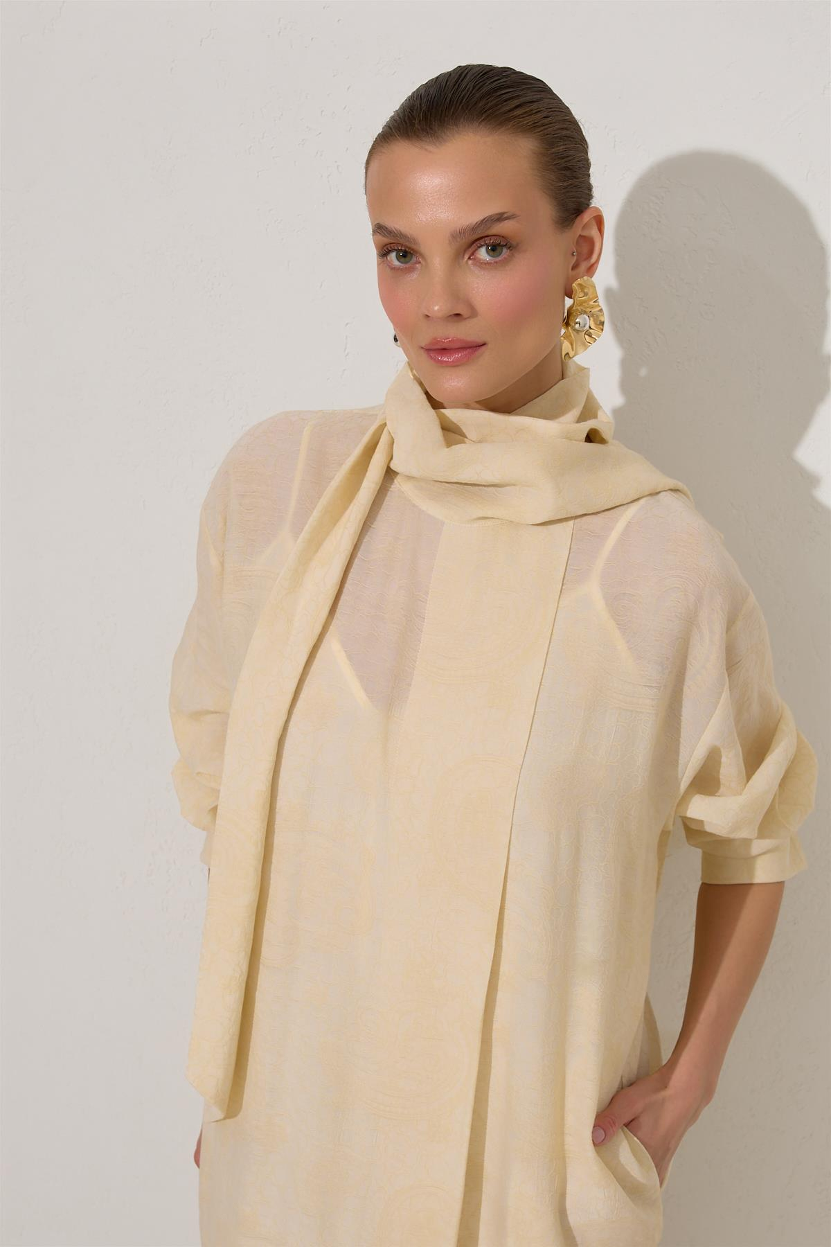 Tereyağ Sarısı Yaka Ve Boyun Detaylı Rahat Kesim Elbise Kadın Günlük Elbise modelleri