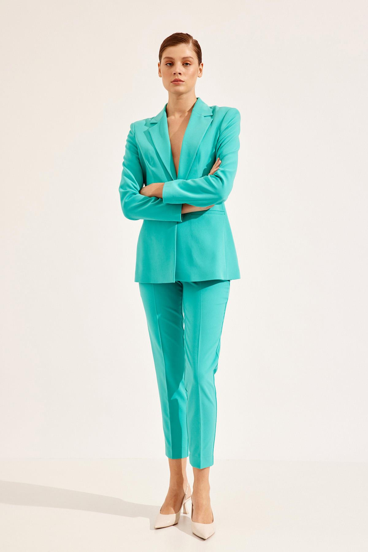 Turkuaz Ceket Yaka  Düğme Kapamalı  Uzun Kollu Ceket Tam Bel  Boru Paça Pantolon Kadın Takım Elbise modelleri