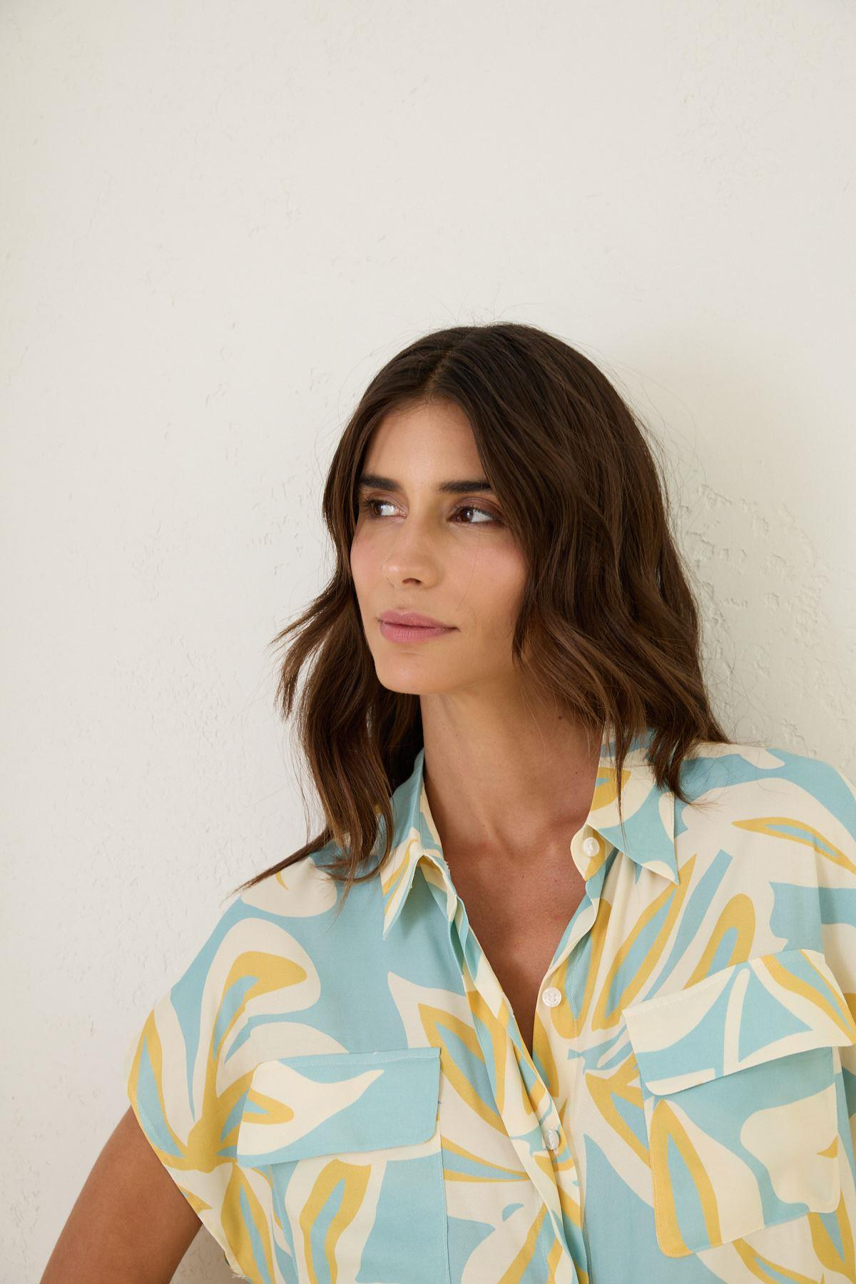 Turkuaz Cep Detaylı Kısa Kollu Desenli Gömlek Kadın Kategorisiz modelleri