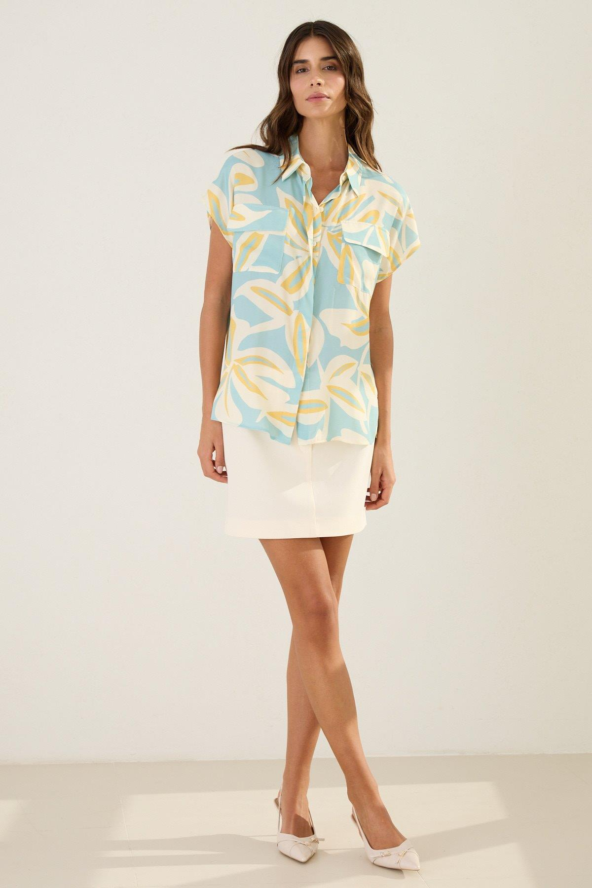 Turkuaz Cep Detaylı Kısa Kollu Desenli Gömlek Kadın Kategorisiz modelleri