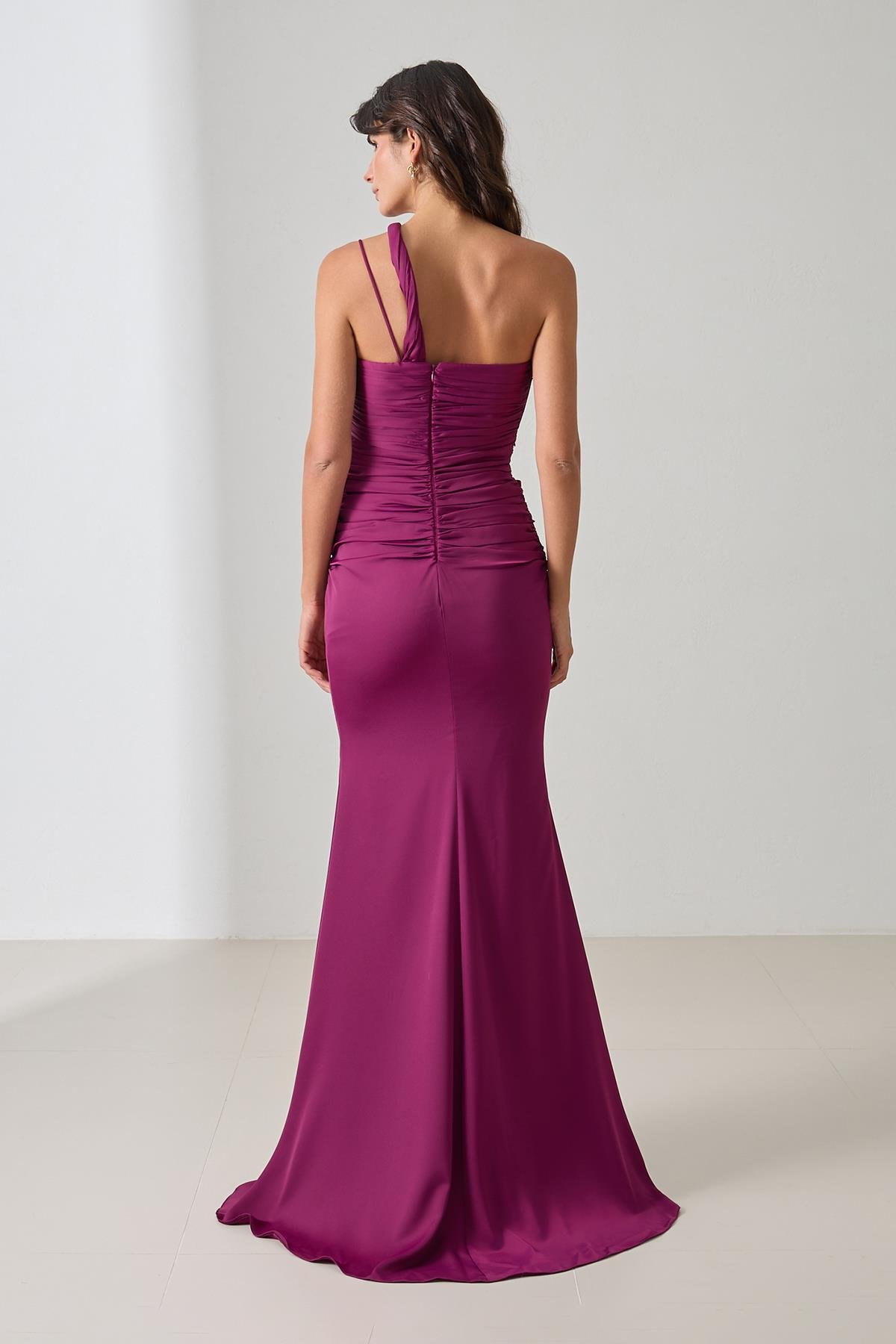 Violet Tek Omuz Askı Detaylı Drapeli Tam Kalıp Uzun Abiye Elbise Kadın Abiye Elbise modelleri