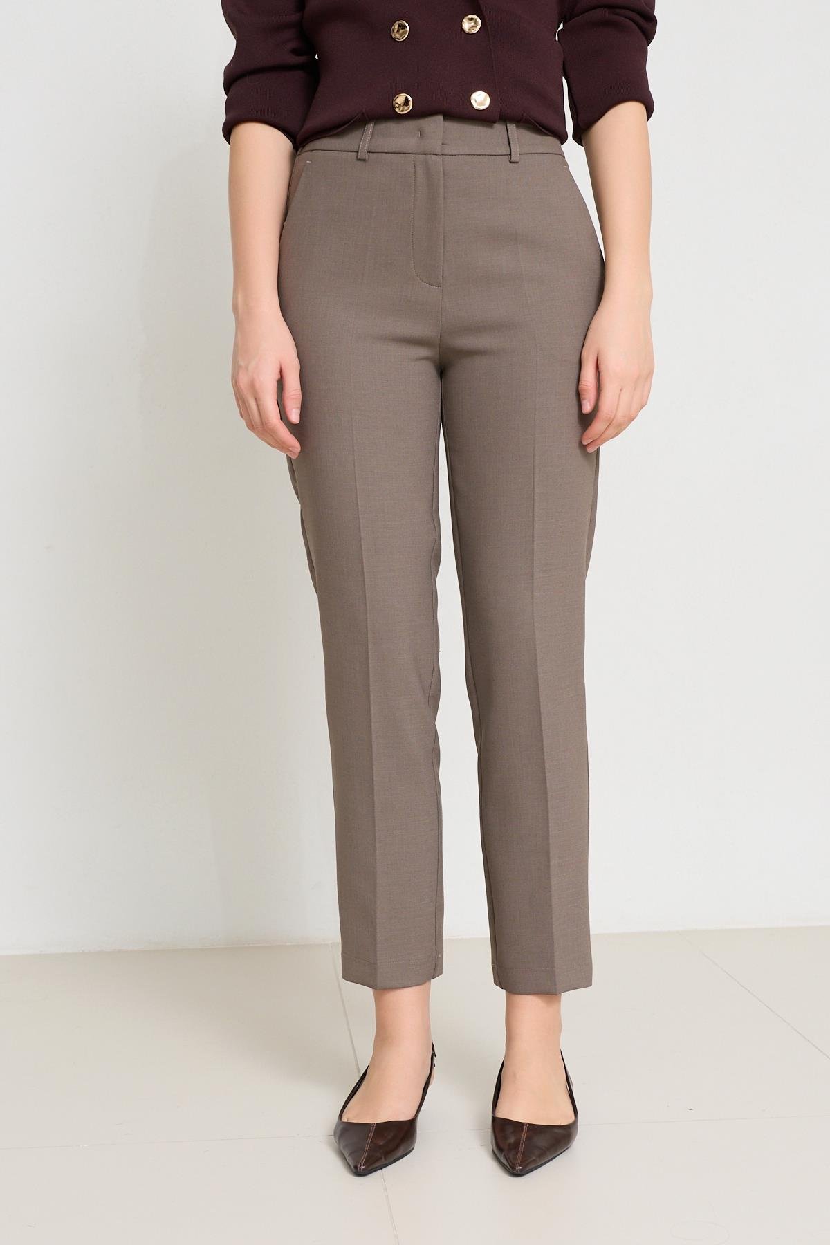 Vizon Cep Ve Bel Detaylı Tam Kalıp Pantolon Kadın Kategorisiz modelleri