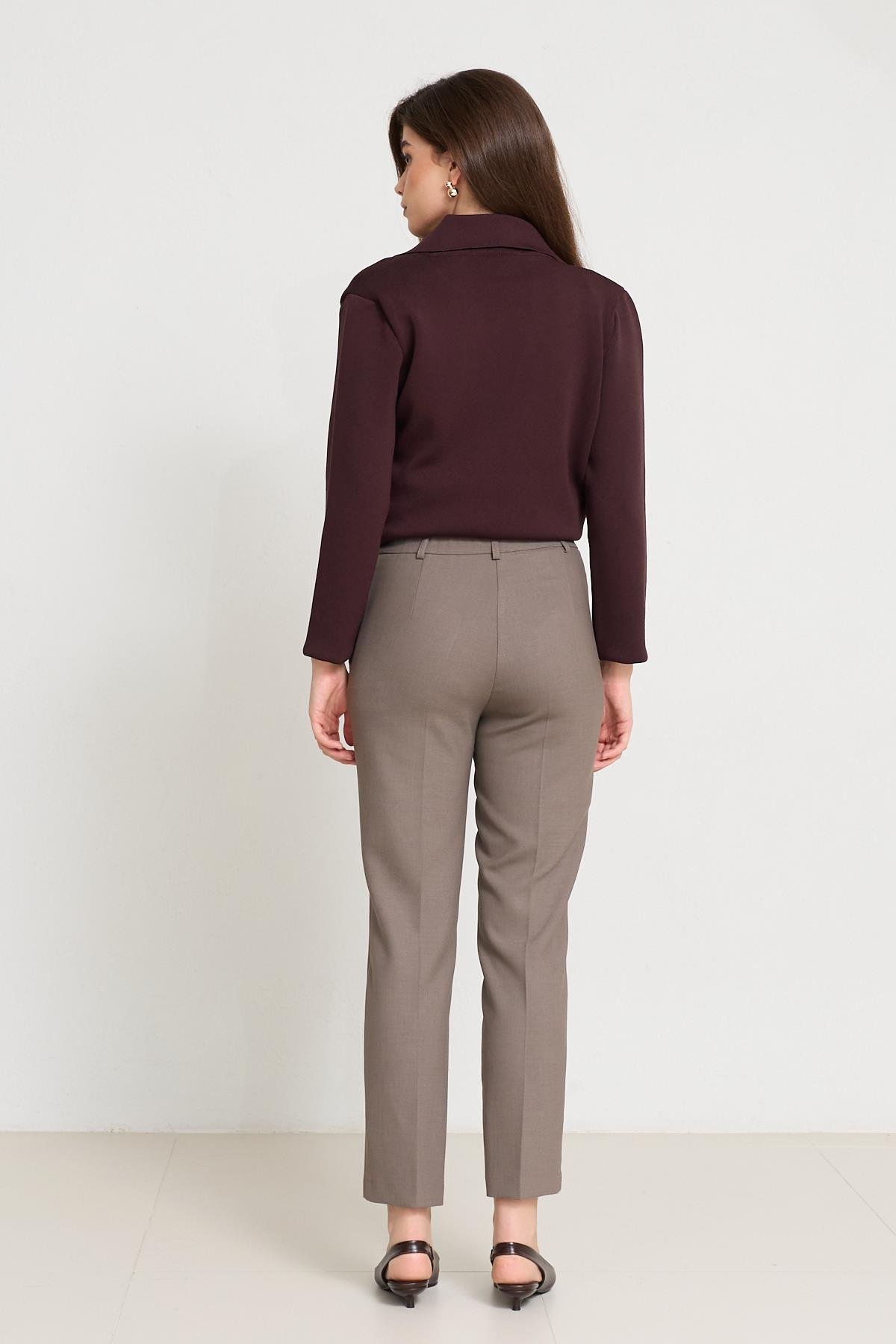 Vizon Cep Ve Bel Detaylı Tam Kalıp Pantolon Kadın Kategorisiz modelleri