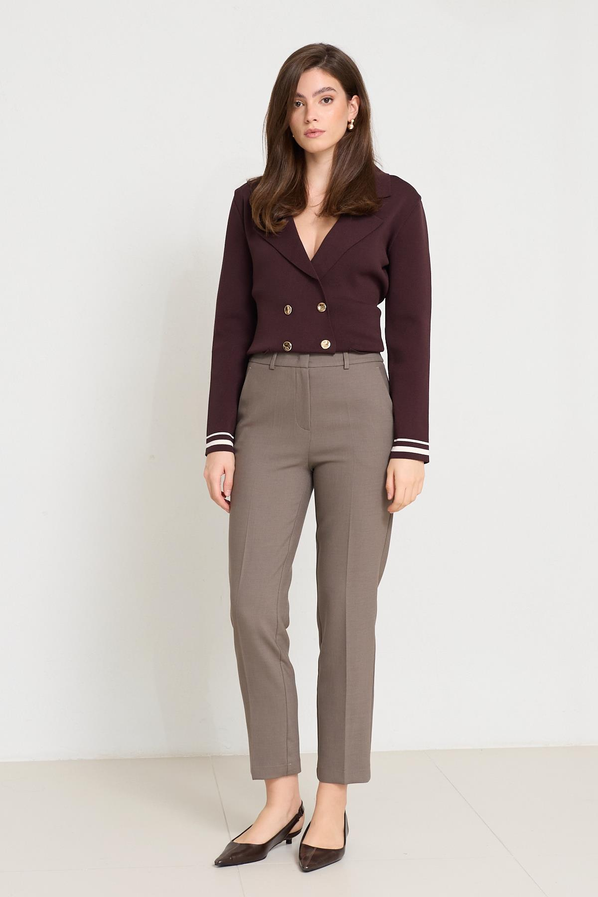 Vizon Cep Ve Bel Detaylı Tam Kalıp Pantolon Kadın Kategorisiz modelleri