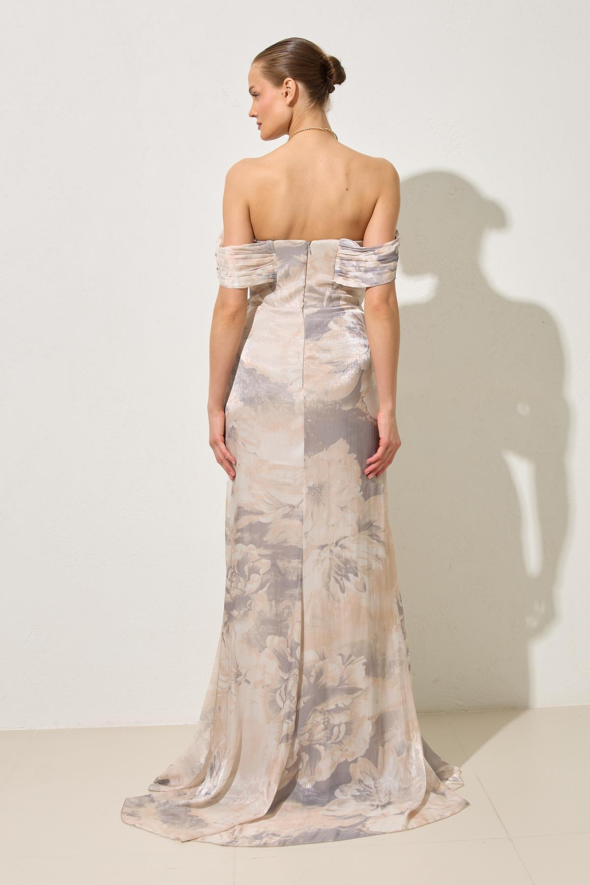 Vizon Düşük Omuz Ve Belden Gül Detaylı Desenli Uzun Abiye Elbise Kadın Kategorisiz modelleri