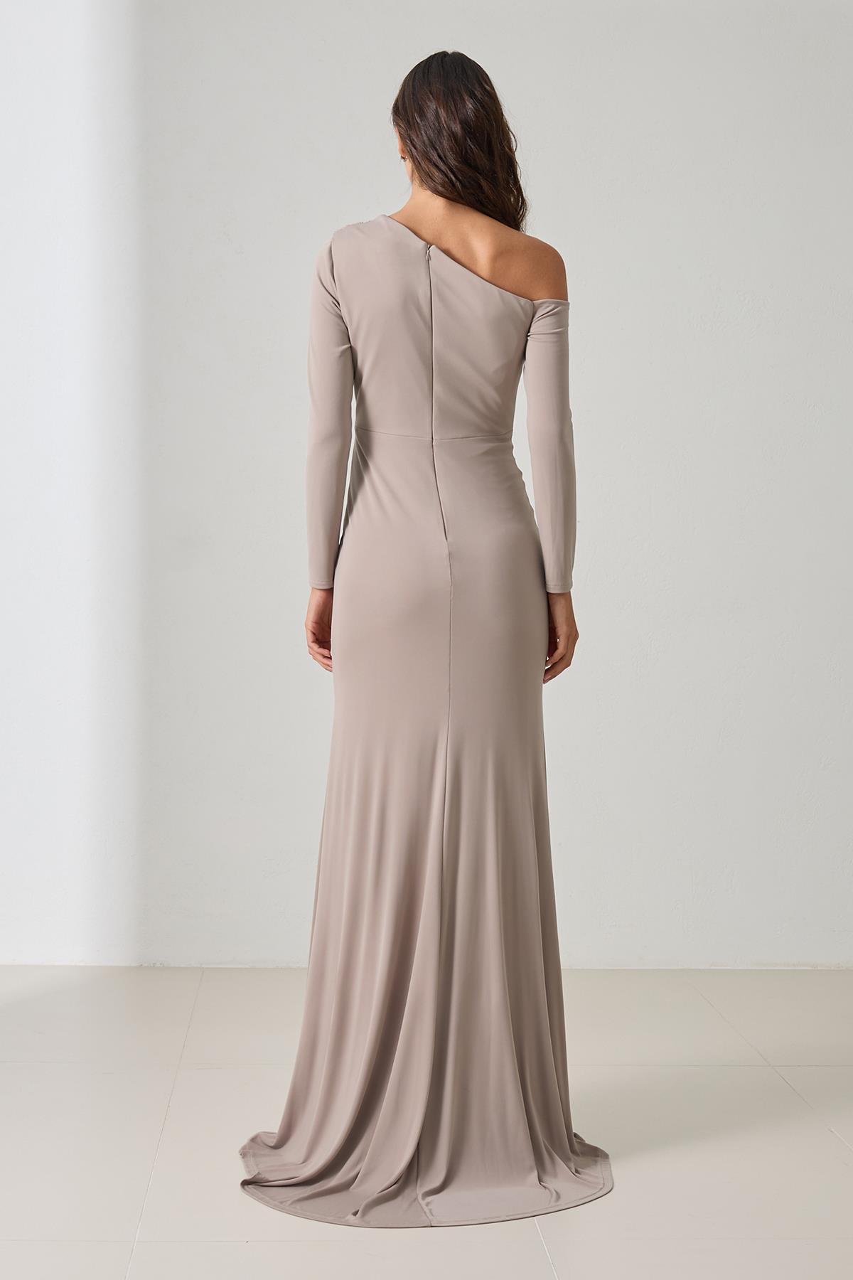 Vizon Düşük Omuz Ve Drape Detaylı Yırtmaçlı Uzun Abiye Elbise Kadın Abiye Elbise modelleri