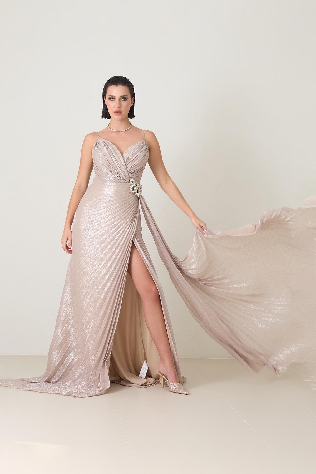 Vizon İnce Askılı Belden Taş Detaylı Yırtmaçlı Abiye Elbise Kadın Kategorisiz modelleri