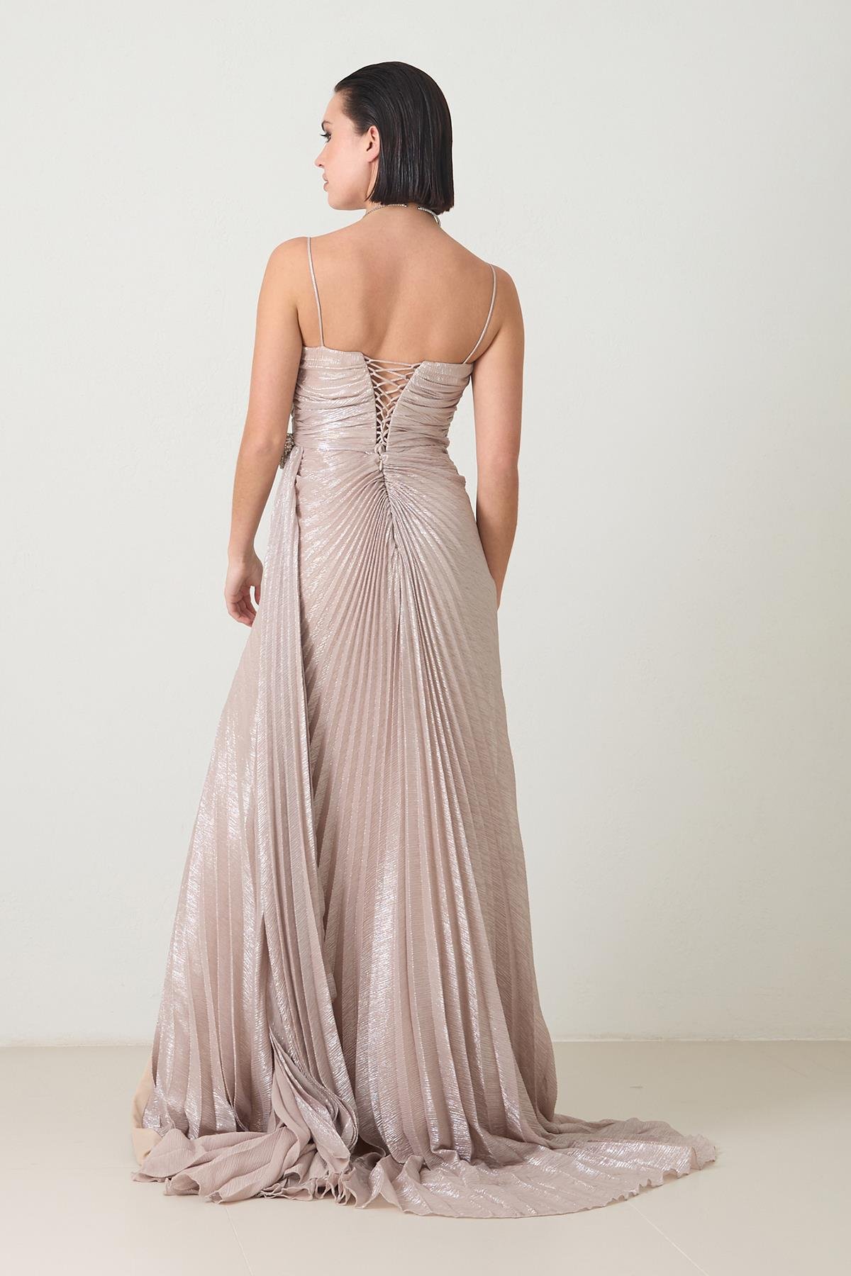 Vizon İnce Askılı Belden Taş Detaylı Yırtmaçlı Abiye Elbise Kadın Kategorisiz modelleri