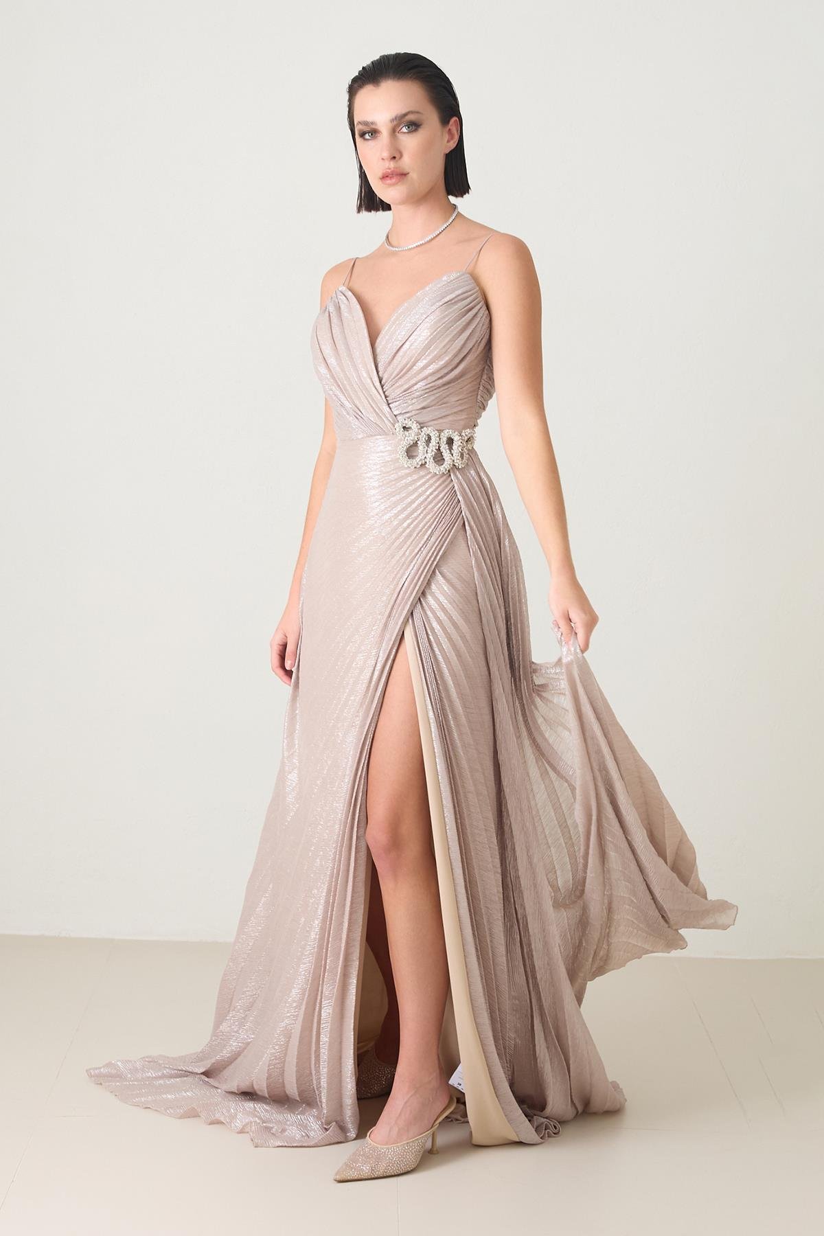 Vizon İnce Askılı Belden Taş Detaylı Yırtmaçlı Abiye Elbise Kadın Kategorisiz modelleri