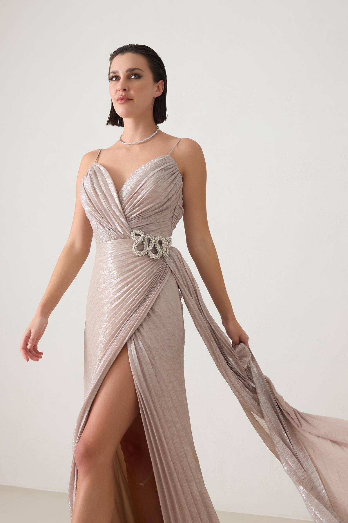 Vizon İnce Askılı Belden Taş Detaylı Yırtmaçlı Abiye Elbise Kadın Kategorisiz modelleri