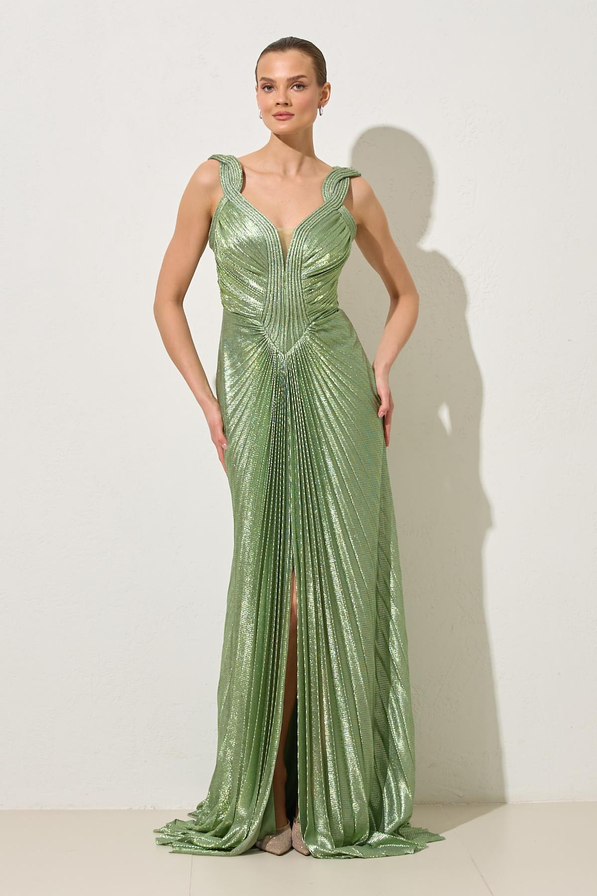 Yeşil Askı Ve Yaka Detaylı Piliseli Uzun Abiye Elbise Kadın Abiye Elbise modelleri