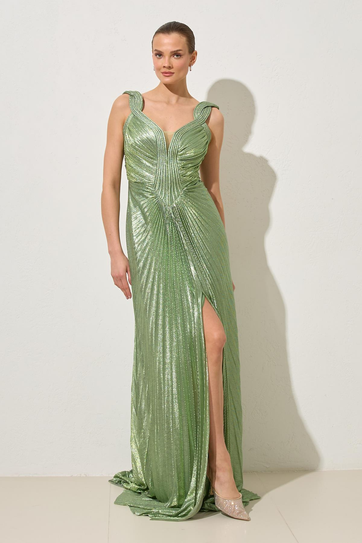 Yeşil Askı Ve Yaka Detaylı Piliseli Uzun Abiye Elbise Kadın Abiye Elbise modelleri