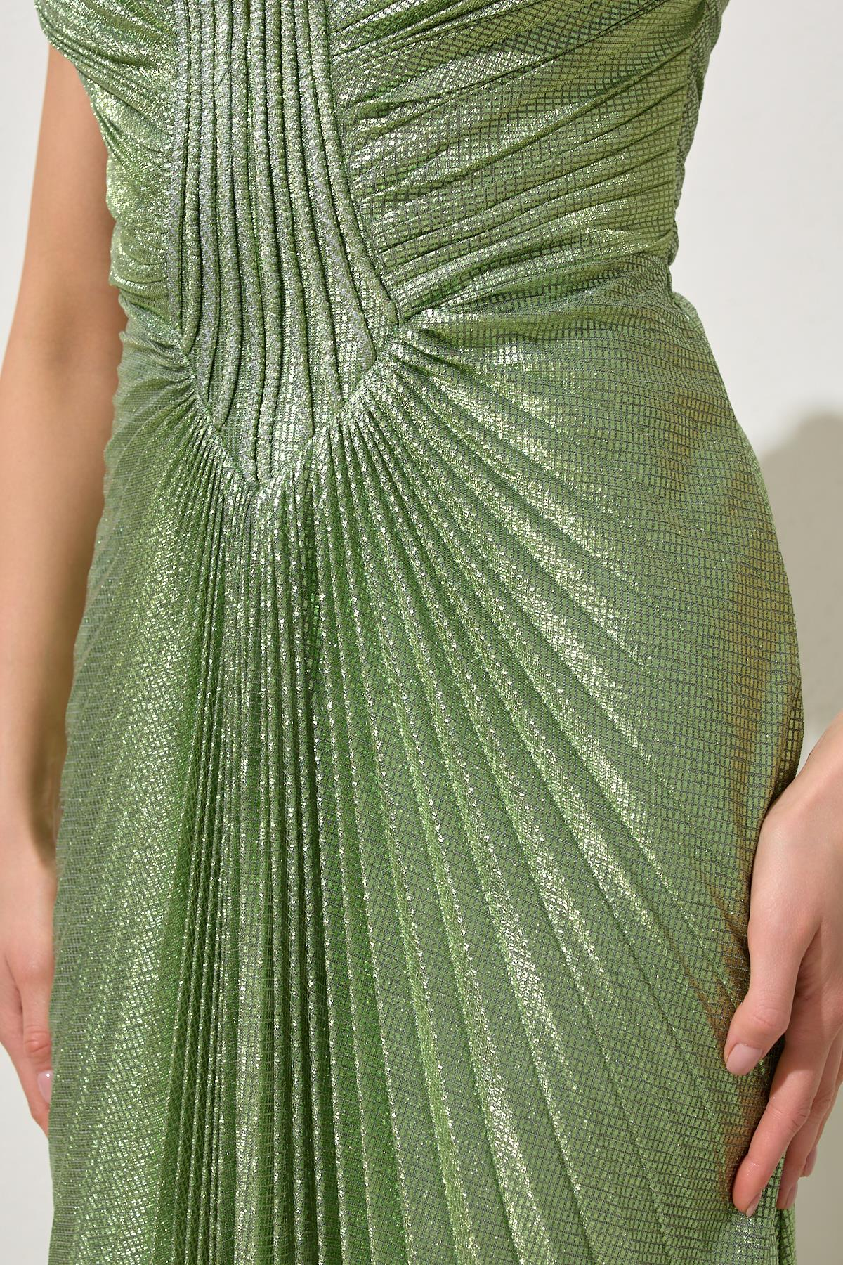 Yeşil Askı Ve Yaka Detaylı Piliseli Uzun Abiye Elbise Kadın Abiye Elbise modelleri