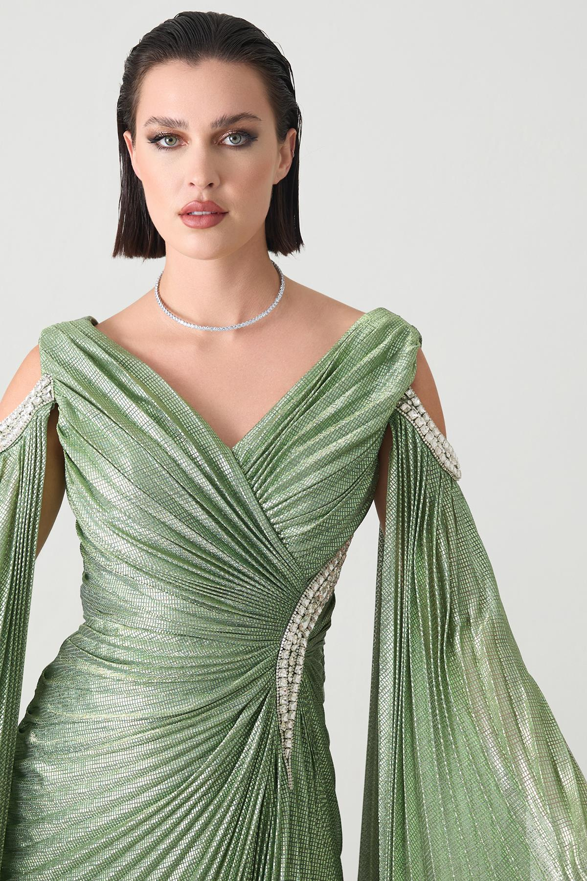 Yeşil Omuz Ve Bel Detaylı Taşlı Pileli Yırtmaçlı Elbise Kadın Kategorisiz modelleri