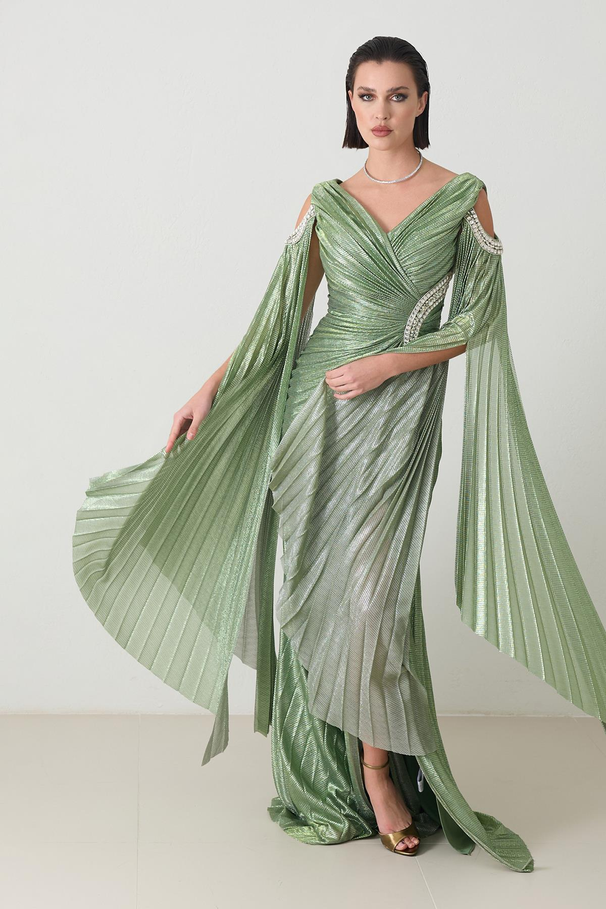 Yeşil Omuz Ve Bel Detaylı Taşlı Pileli Yırtmaçlı Elbise Kadın Kategorisiz modelleri