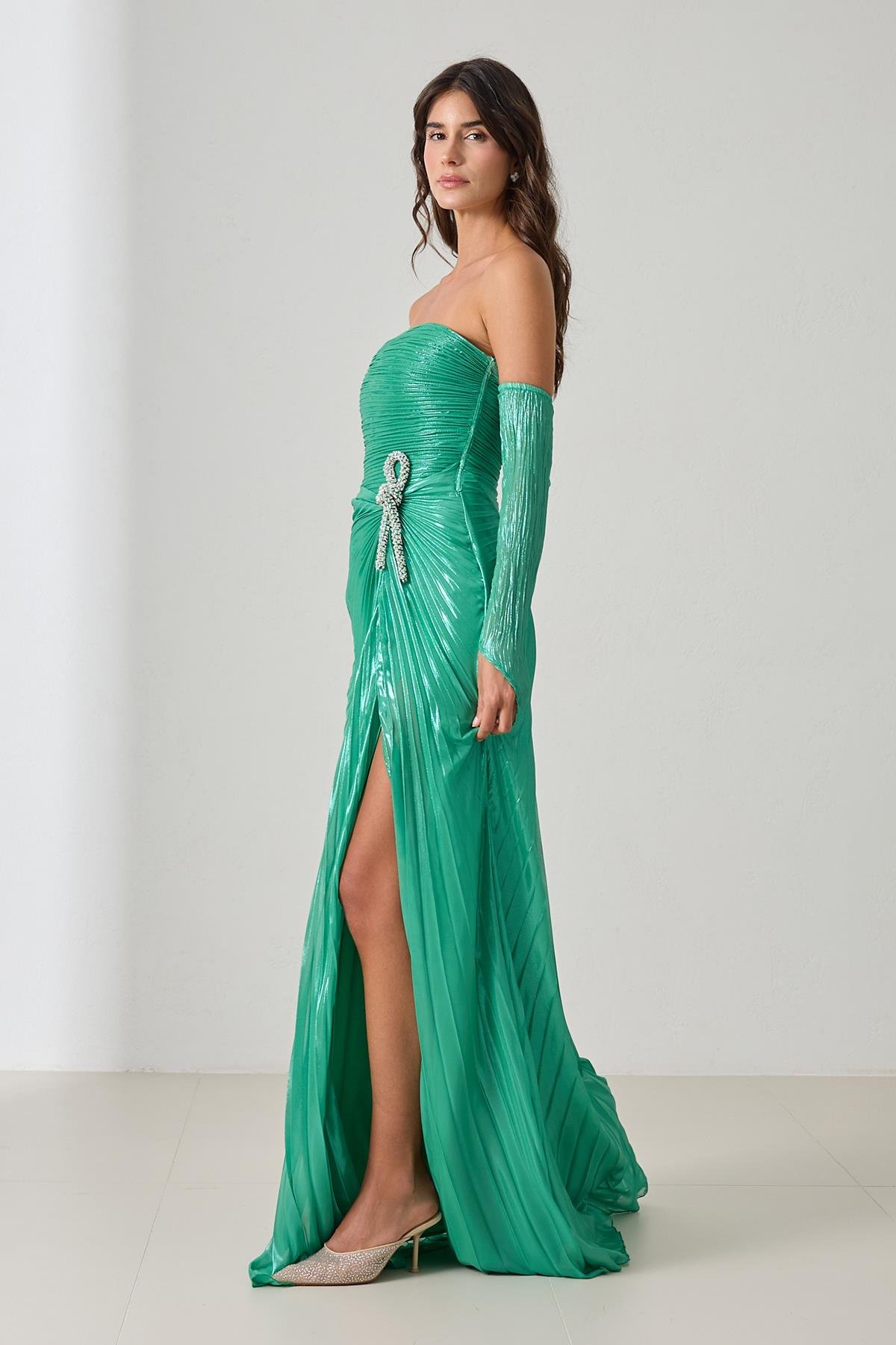 Yeşil Straplez Belden Toka Ve Drape Detaylı Uzun Abiye Elbise Kadın Abiye Elbise modelleri