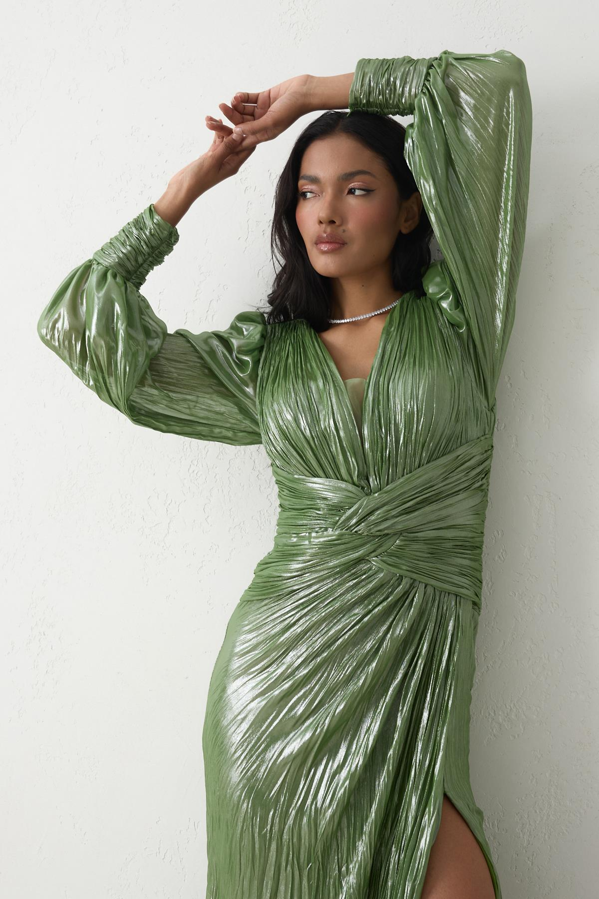 Yeşil V Yaka Bel Detaylı Uzun Kollu Tam Kalıp Uzun Abiye Elbise Kadın Kategorisiz modelleri