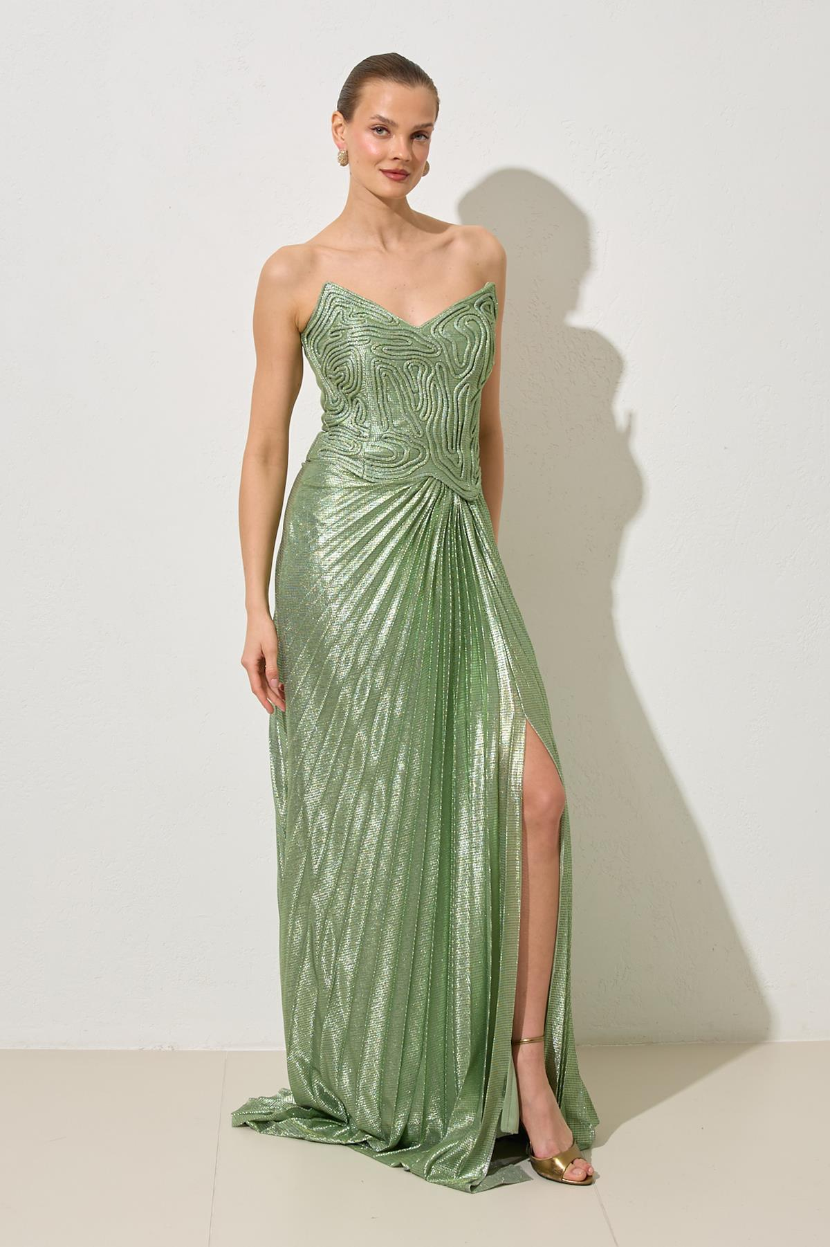 Yeşil V Yaka Üzeri Tam Kalıp Altı Piliseli Bel Detaylı Rahat Kesim Uzun Abiye Elbise Kadın Abiye Elbise modelleri