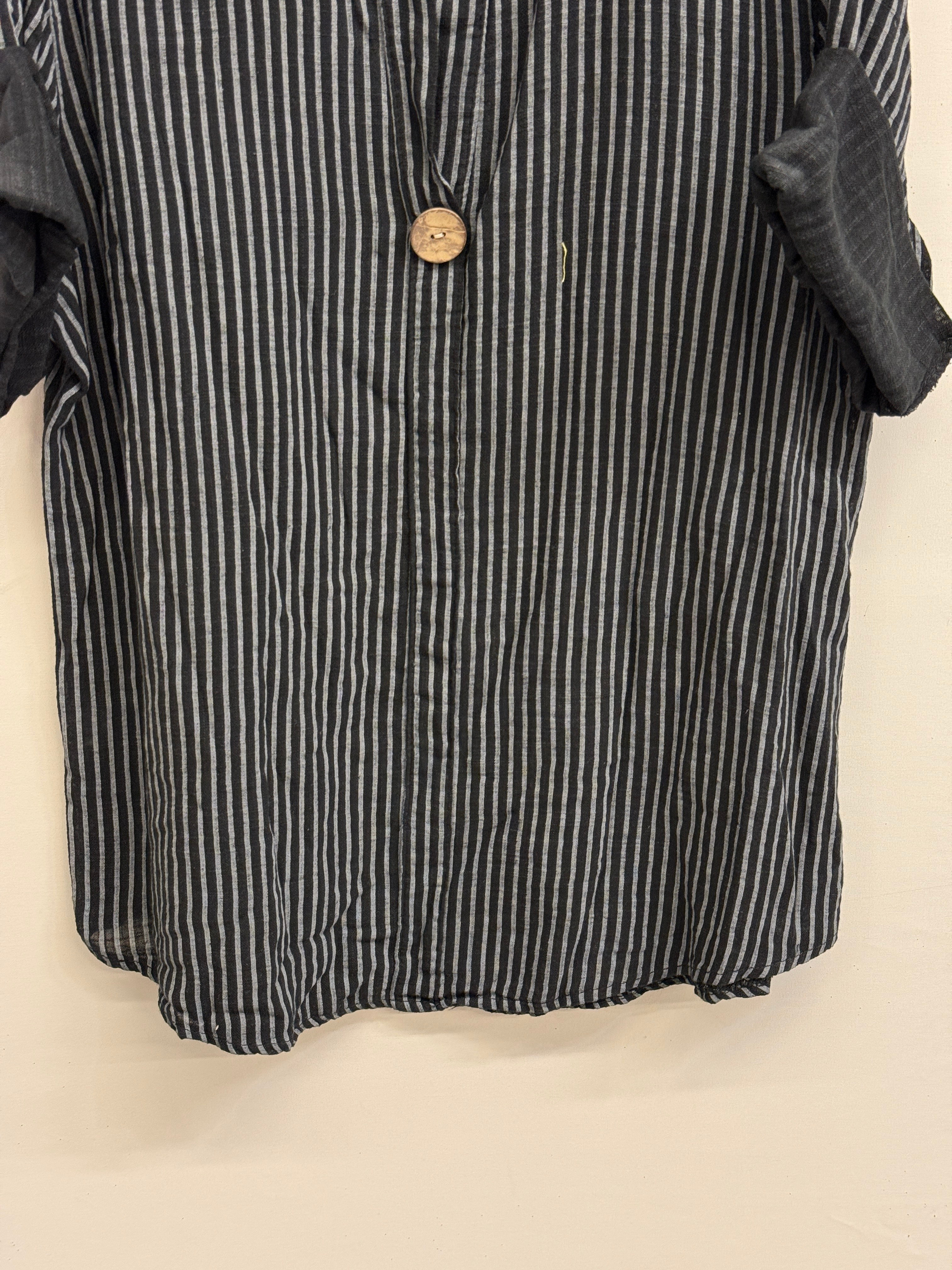 Siyah Kadın İtalyan Çizgi Desenli Yarım Kol Açık Yaka Oversize Bluz 40 - 44 Beden