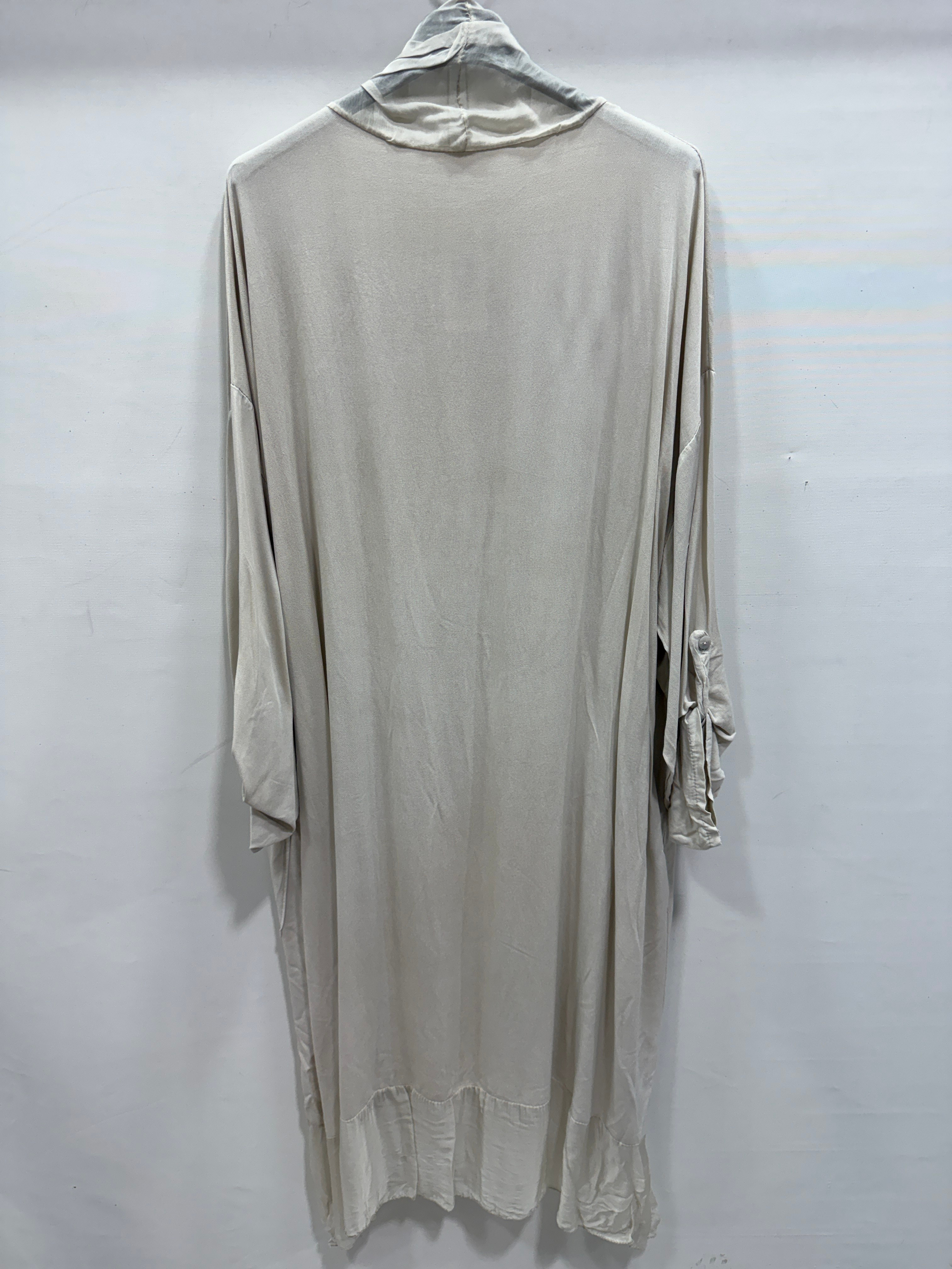 Bej Kadın İtalyan İpek Tüllü Katlanır Kollu Uzun Kaftan
