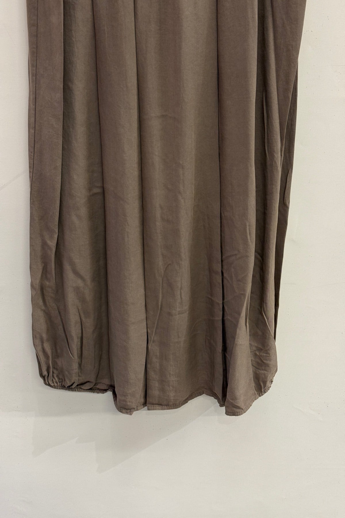 Taupe İtalyan Beli Lastikli Çift Yan Cepli Kemerli Pileli Tencel Etek 38 - 44 Beden