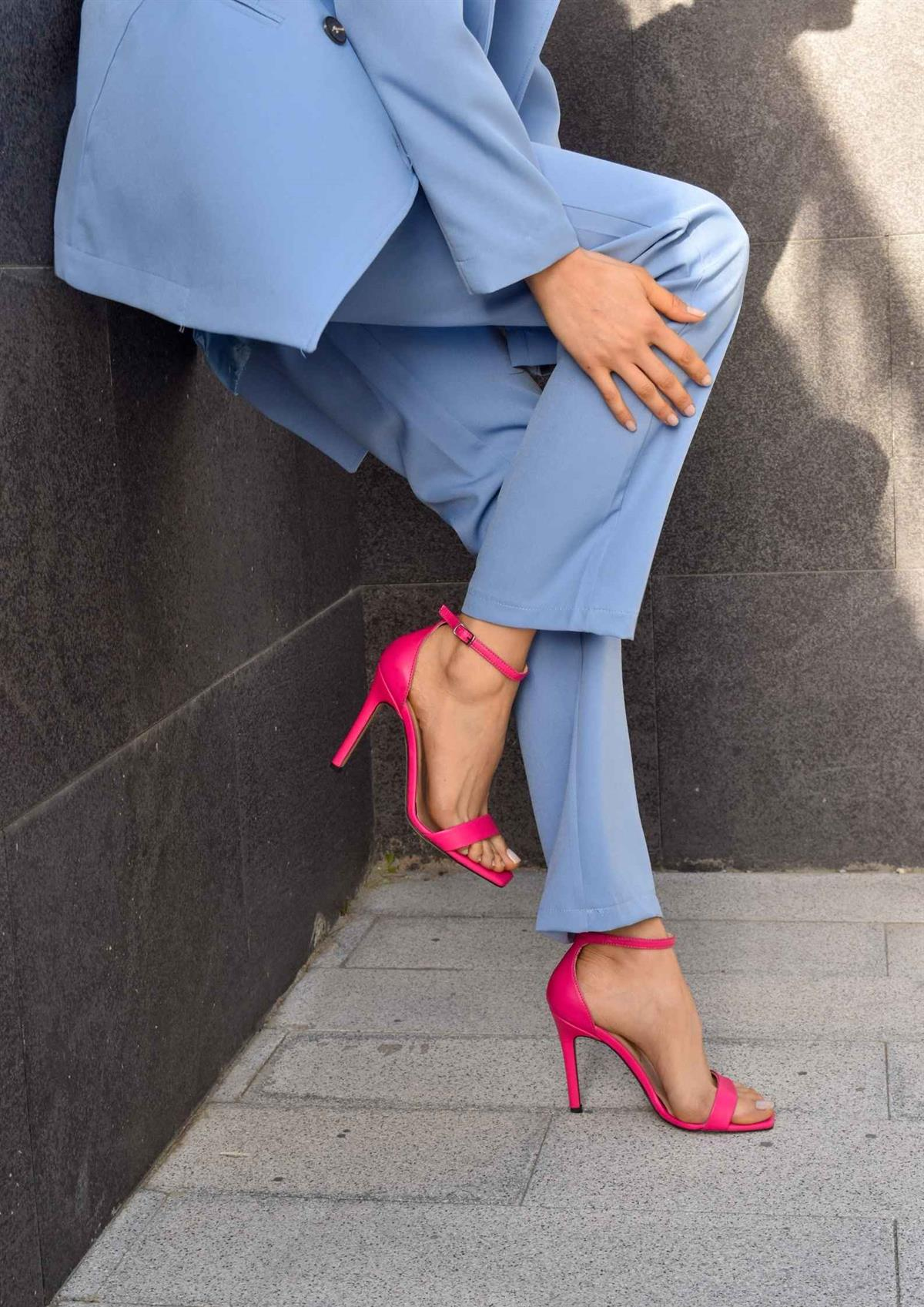 Candice Neon Pembe Deri Bilekten Bağlamalı Kadın Topuklu Sandalet